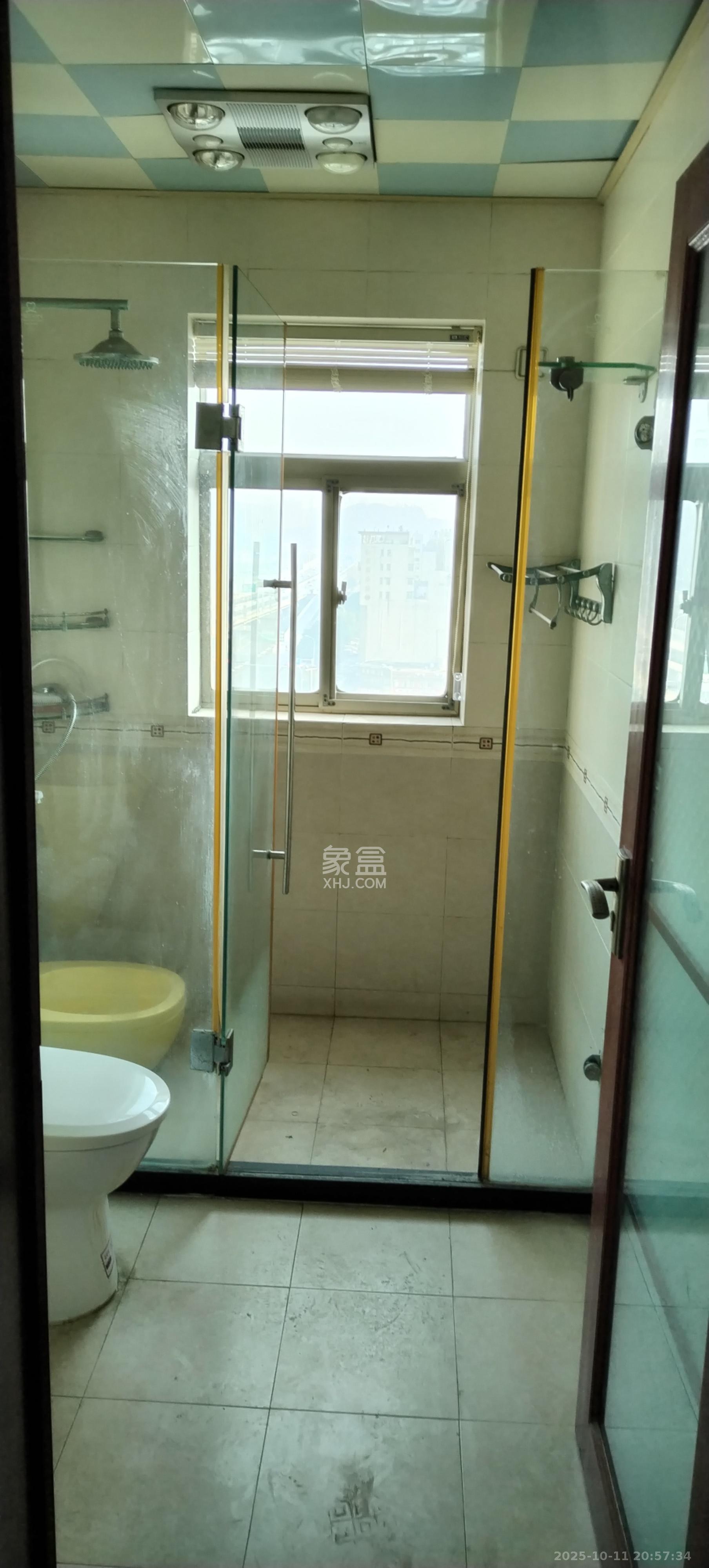 莲湖大厦  3室2厅2卫    2200.0元/月室内图
