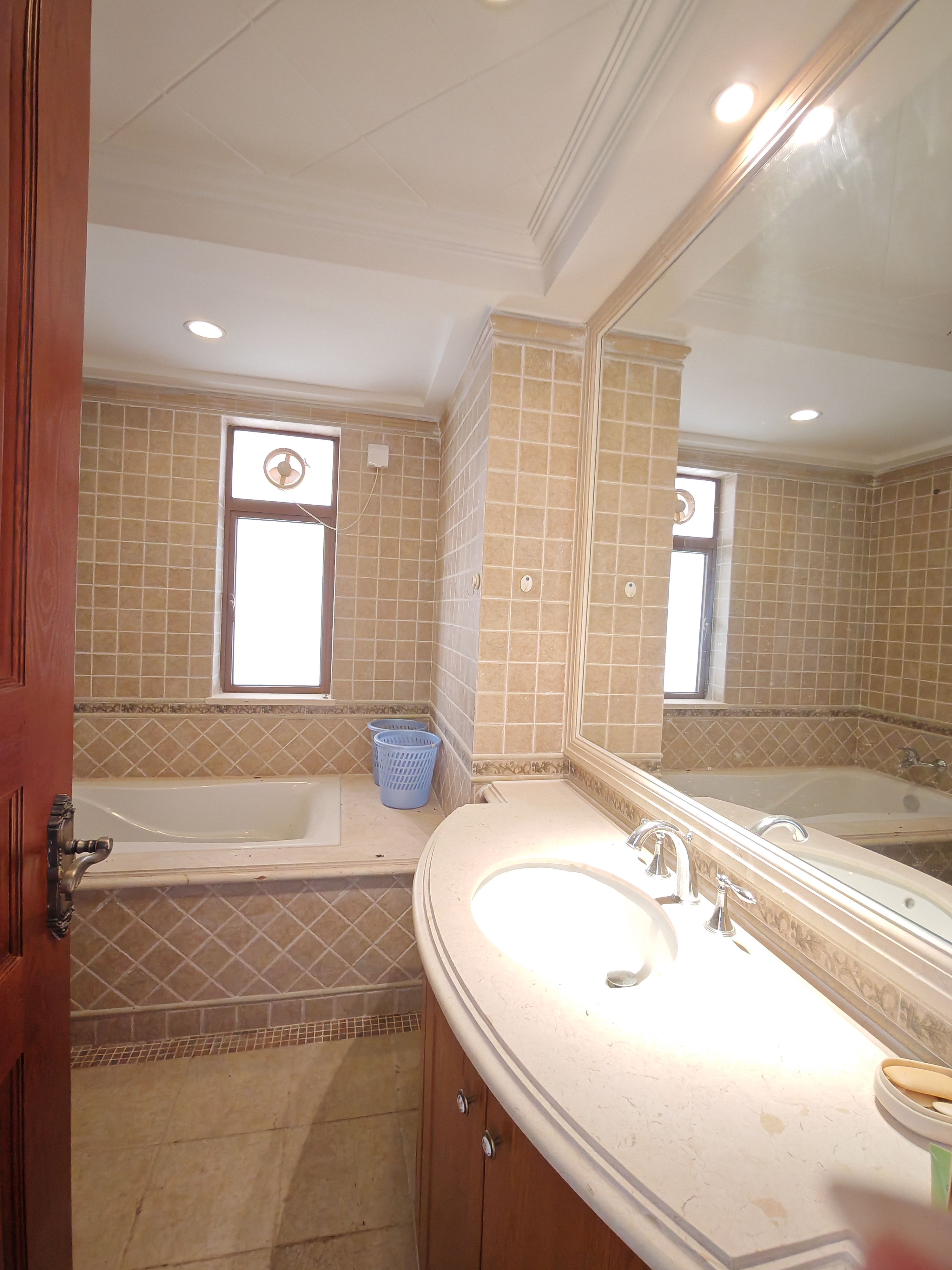 富力盈溪谷  4室2厅2卫    3200.0元/月室内图