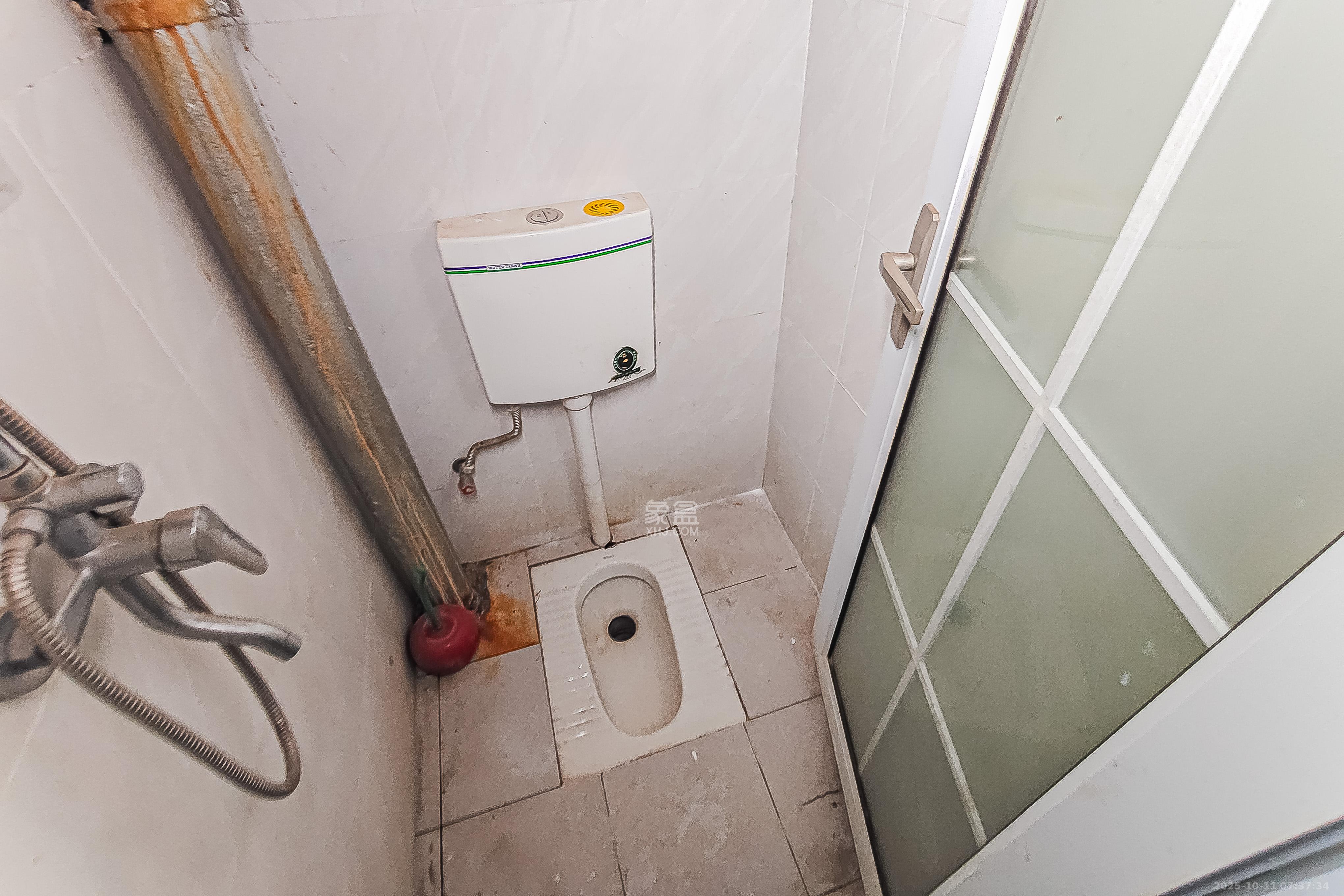 开发公司宿舍  1室1厅1卫    35.0万卫生间