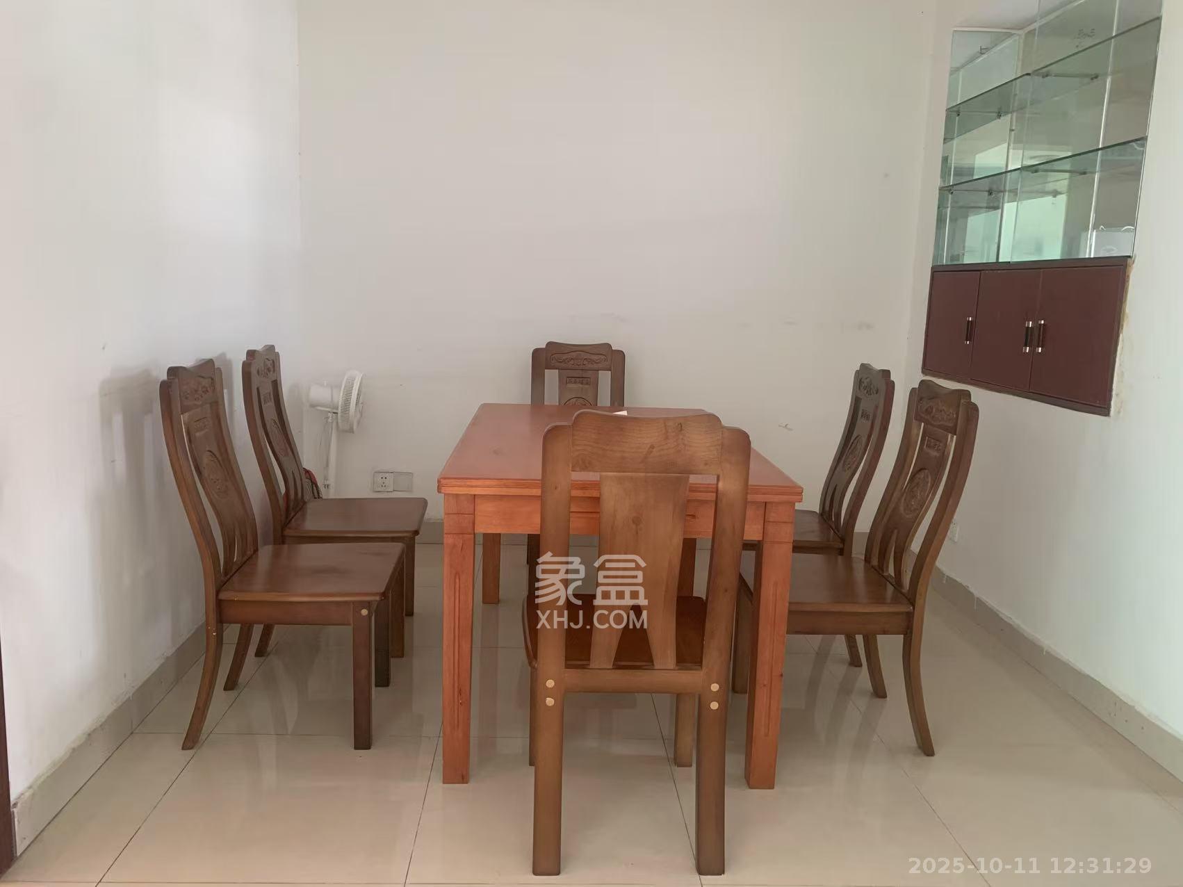 金秋小区  1室2厅1卫    2000.0元/月室内图