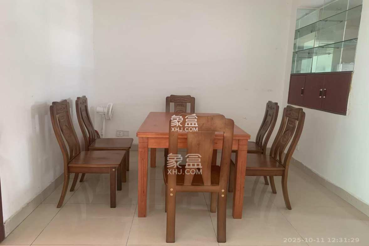 金秋小区  1室2厅1卫    2000.0元/月 金秋小区  1室2厅1卫    2000.0元/月室内图