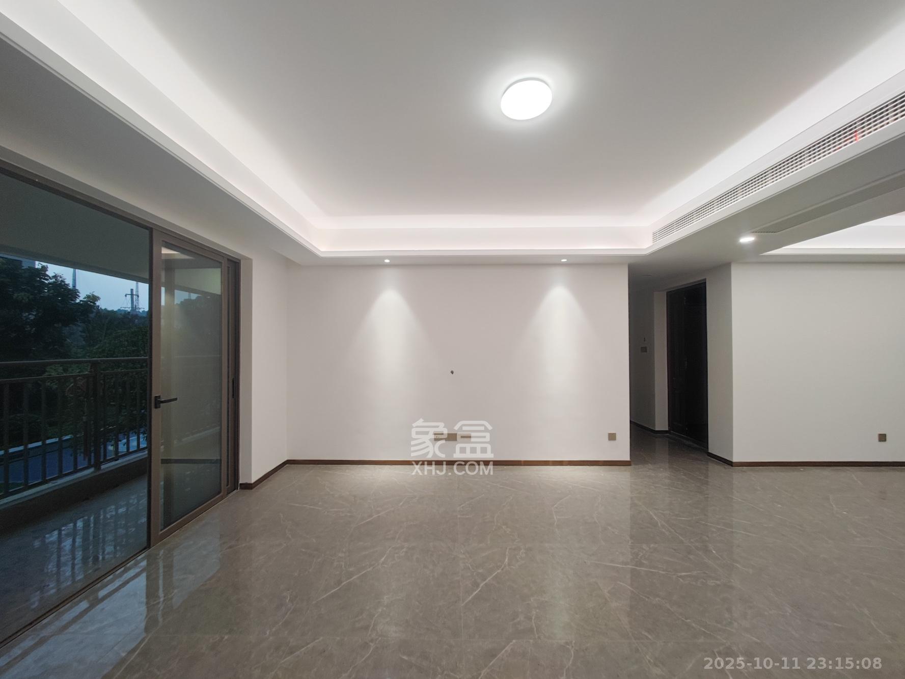 弘阳阳光城天宸府 4室2厅2卫 185.0万 弘阳阳光城天宸府 4室2厅2卫 185.0万客厅