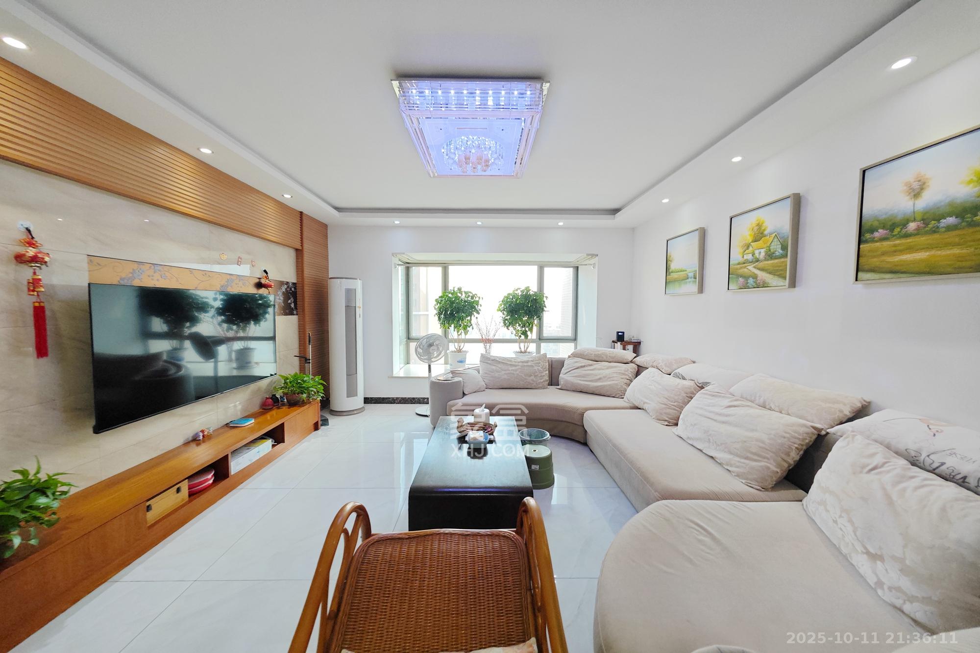 新城新世界一二三期  3室2厅2卫    118.0万 新城新世界一二三期  3室2厅2卫    118.0万客厅