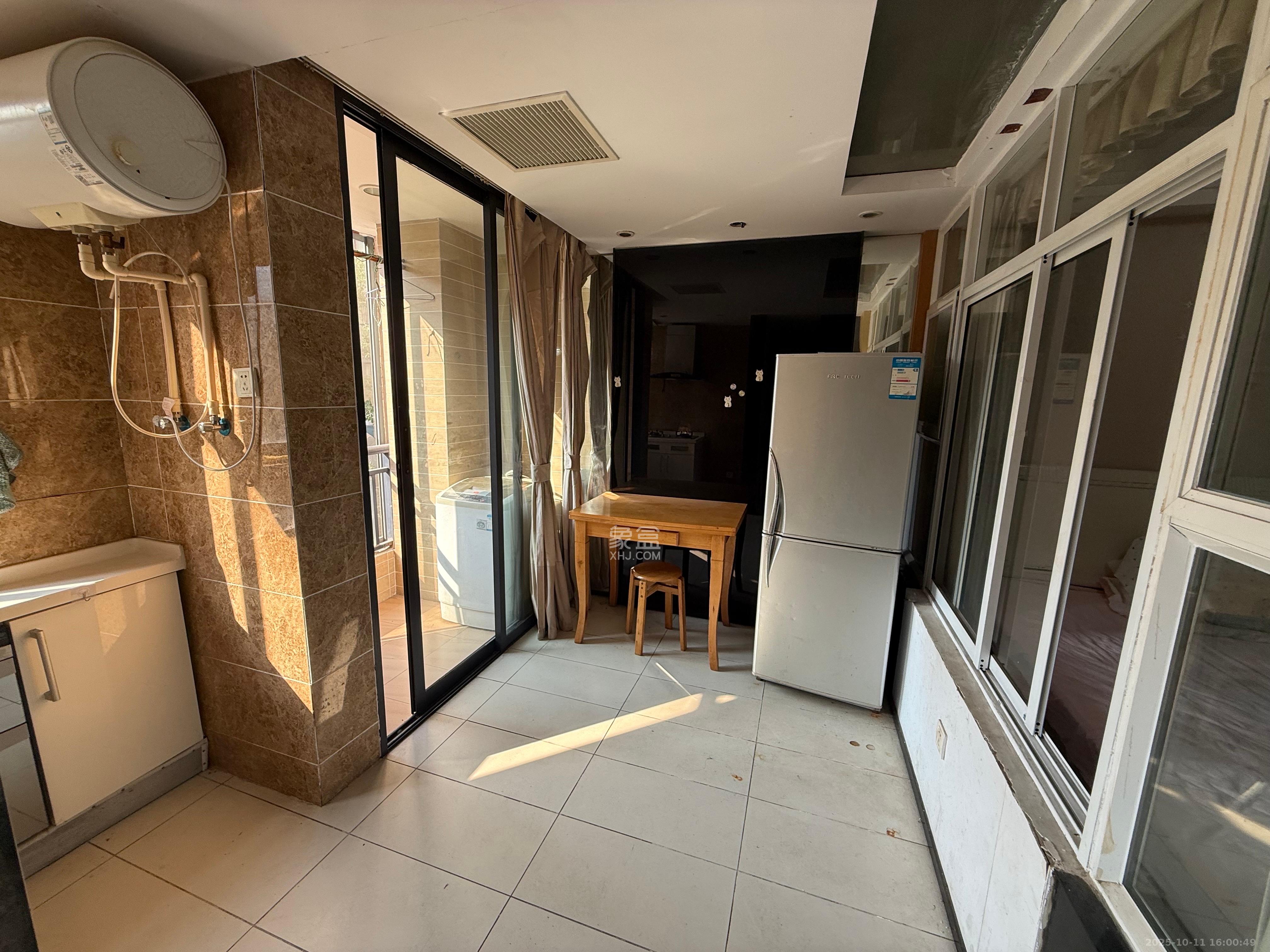 钱隆学府一、二期  1室1厅1卫    1400.0元/月室内图