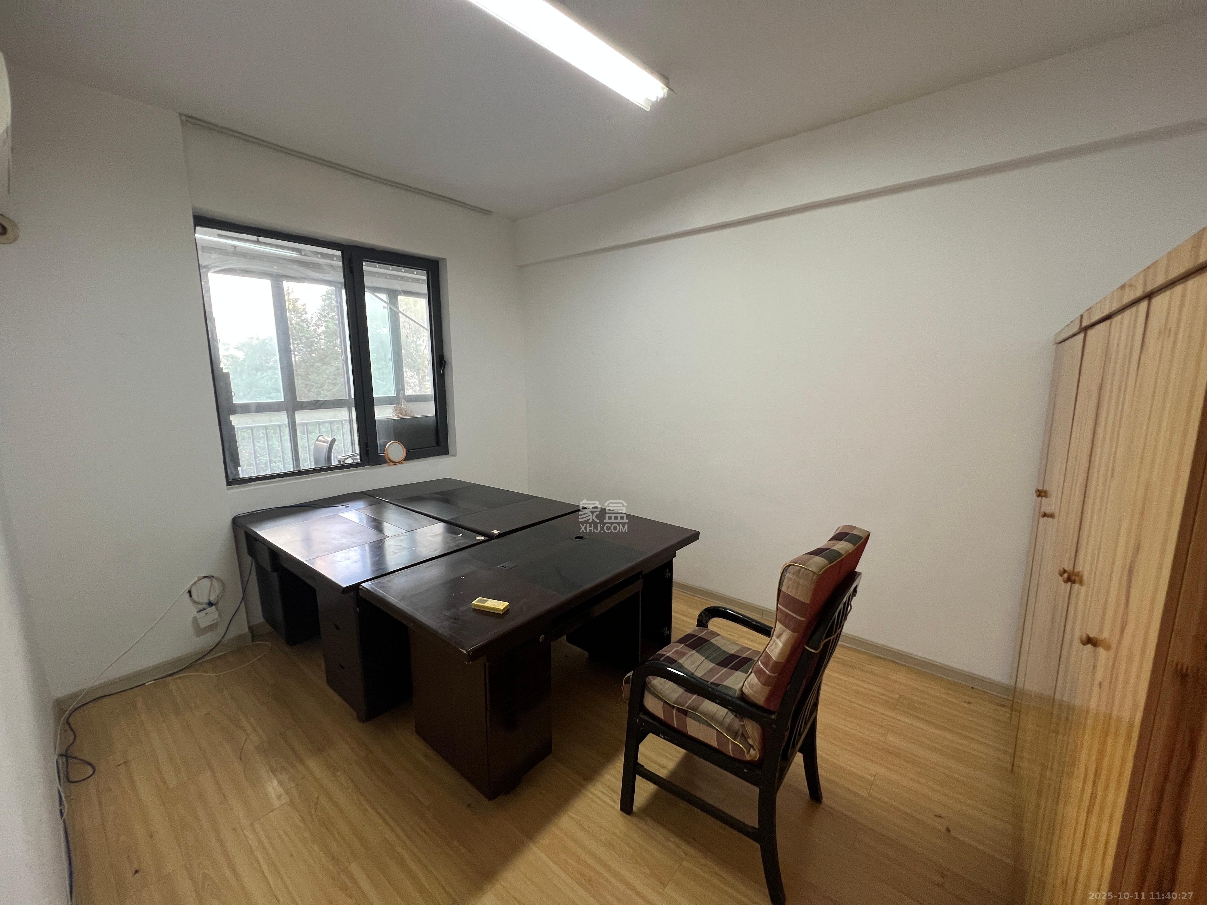 三万英尺  1室0厅2卫    3800.0元/月室内图