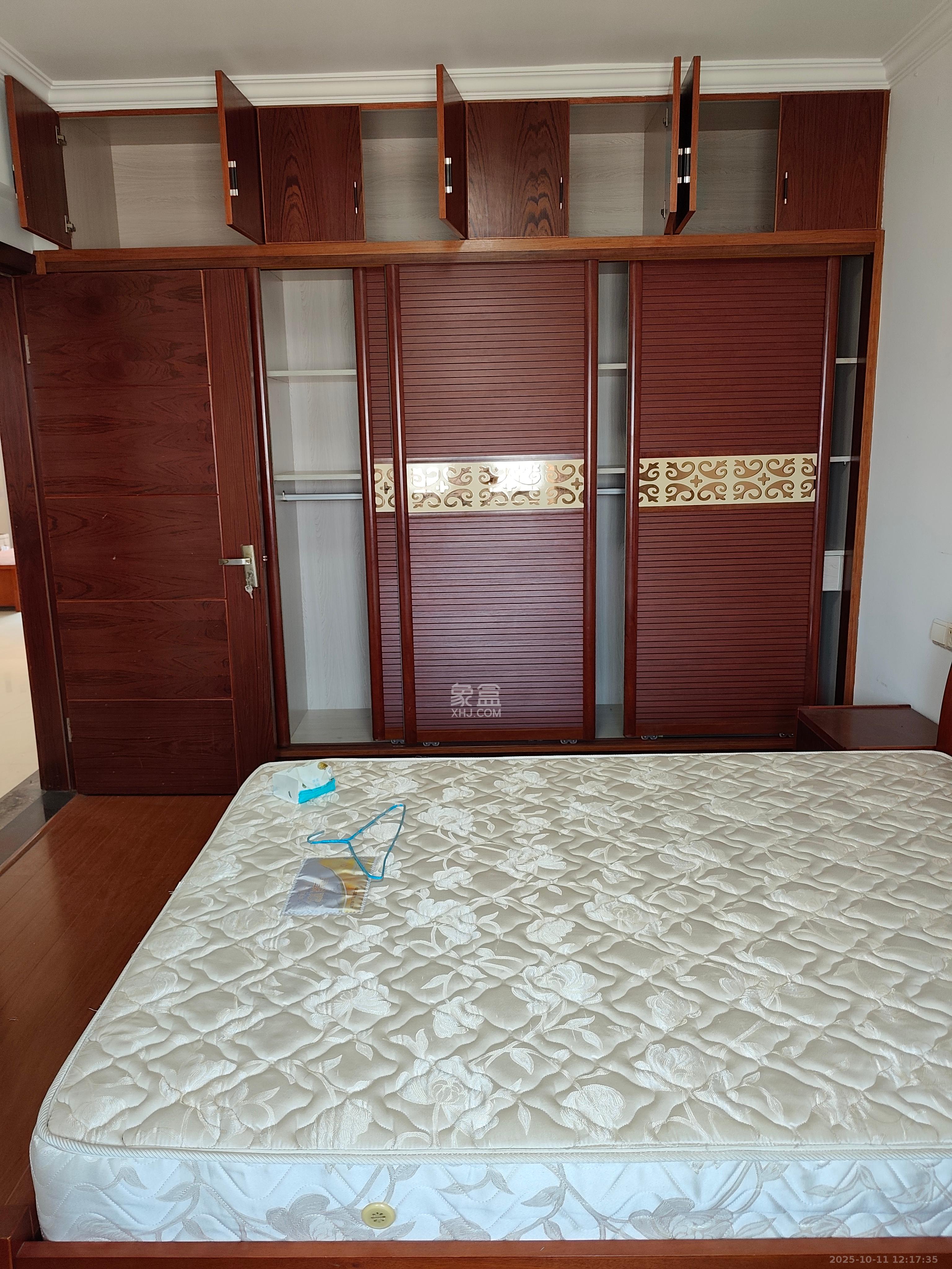 上峰苑(兰亭玥岛)  3室2厅2卫    2500.0元/月 上峰苑(兰亭玥岛)  3室2厅2卫    2500.0元/月室内图