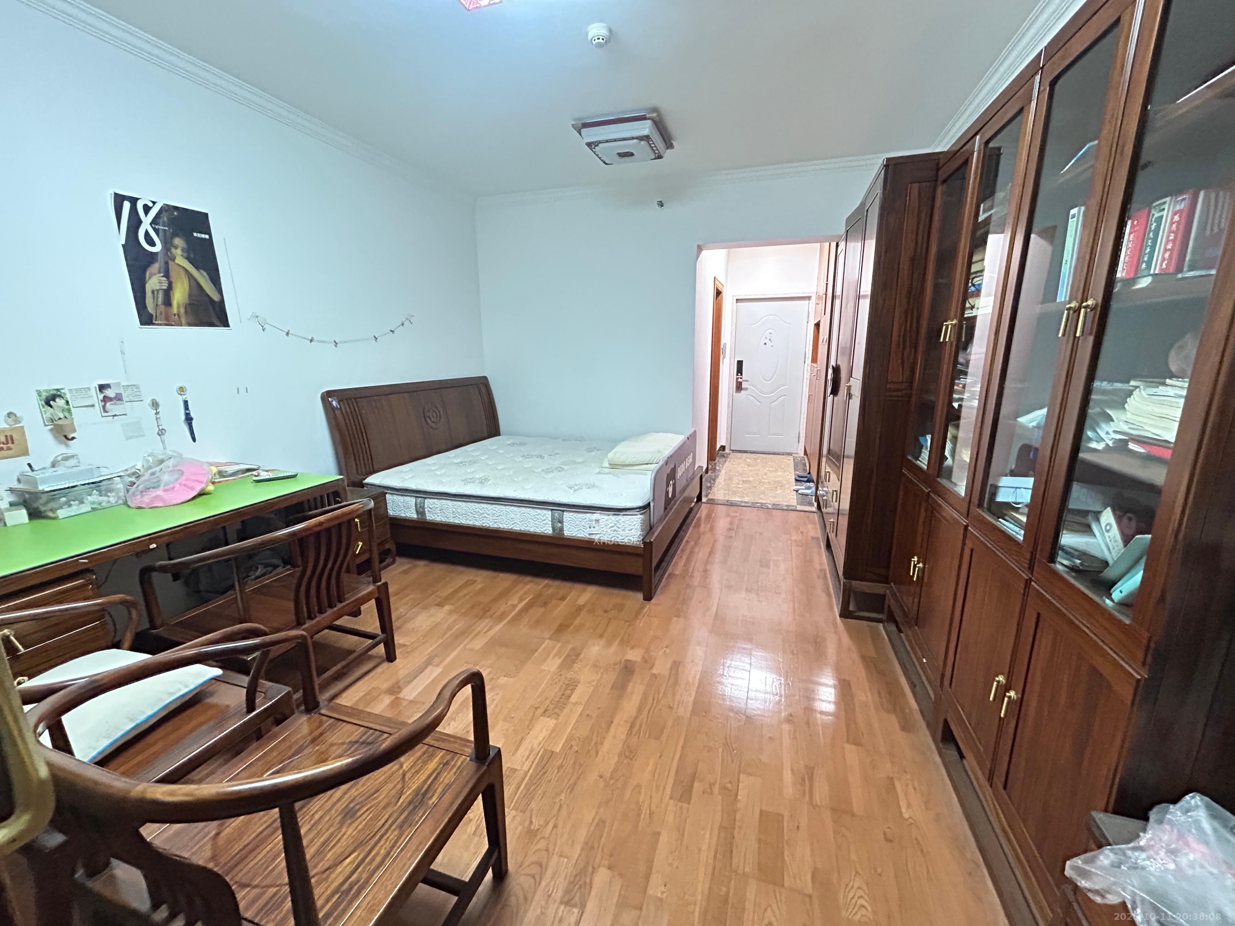 怡海星城  1室1厅1卫    1100.0元/月