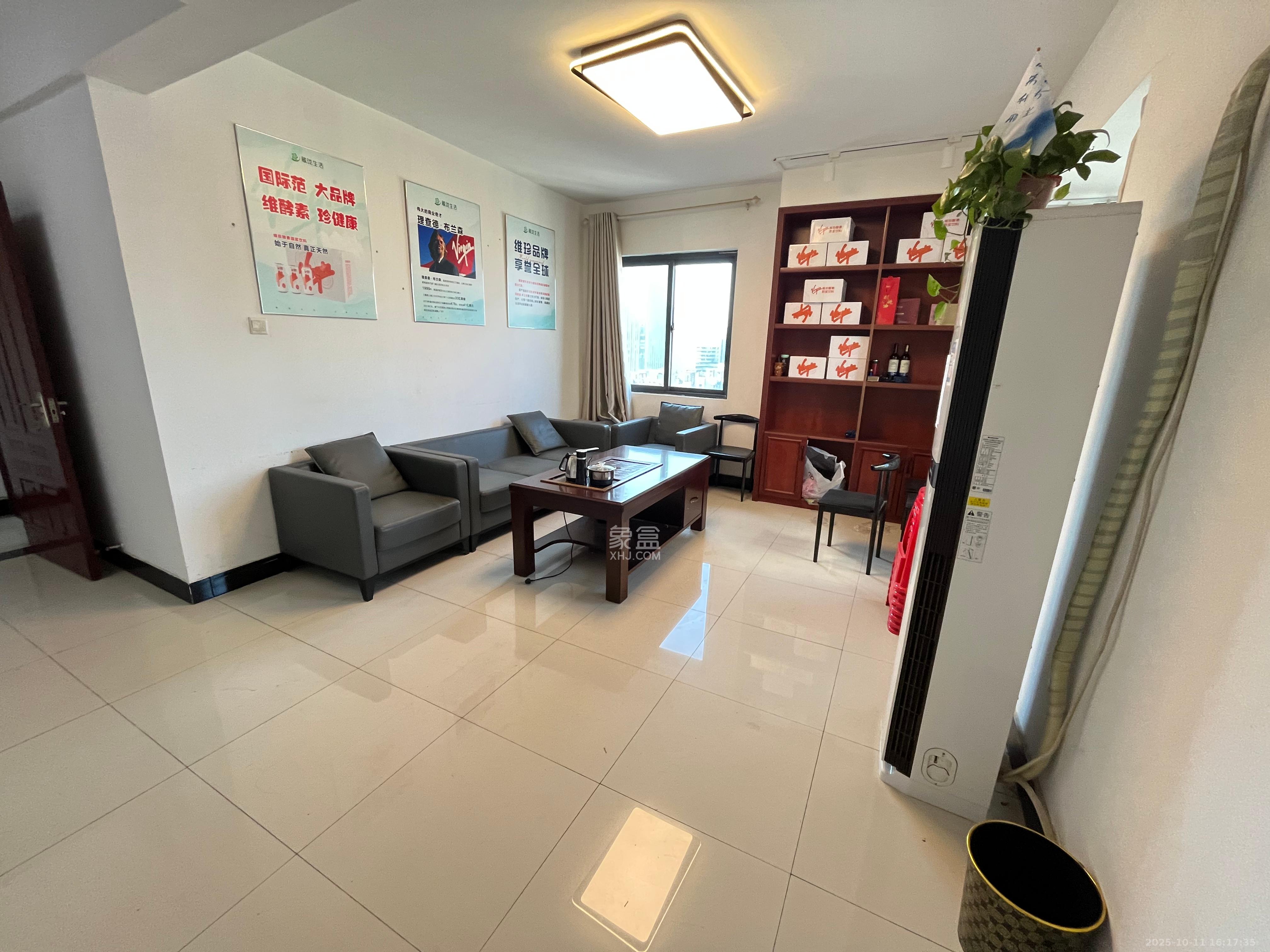 华城广场 3室2厅2卫 3400.0元/月 华城广场 3室2厅2卫 3400.0元/月室内图