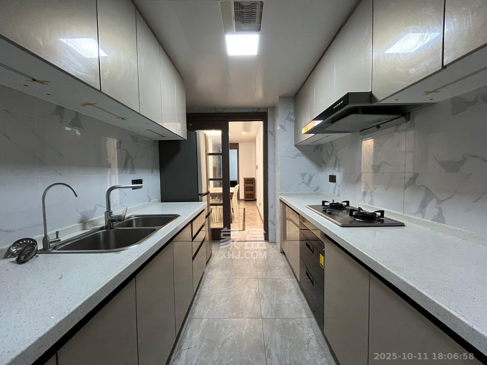 绿地V岛  3室2厅2卫    3500.0元/月 绿地V岛  3室2厅2卫    3500.0元/月室内图