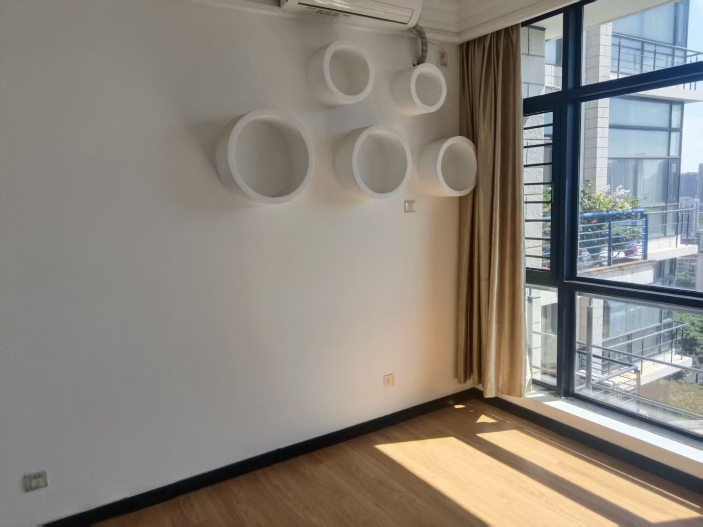 紫荆花园二区 3室2厅2卫 4200.0元/月 紫荆花园二区 3室2厅2卫 4200.0元/月室内图