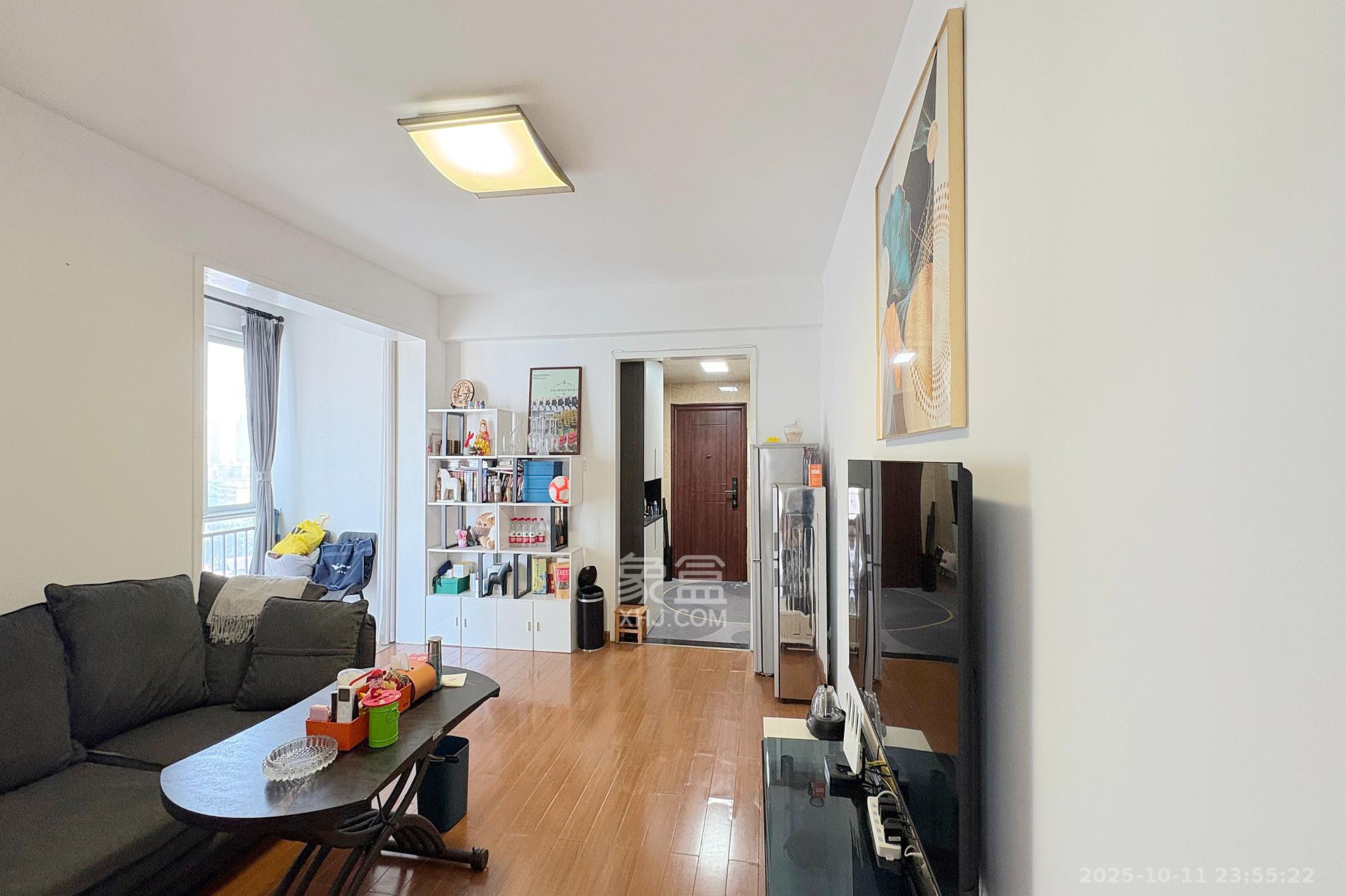 天心华庭 1室1厅1卫 66.0万 天心华庭 1室1厅1卫 66.0万客厅