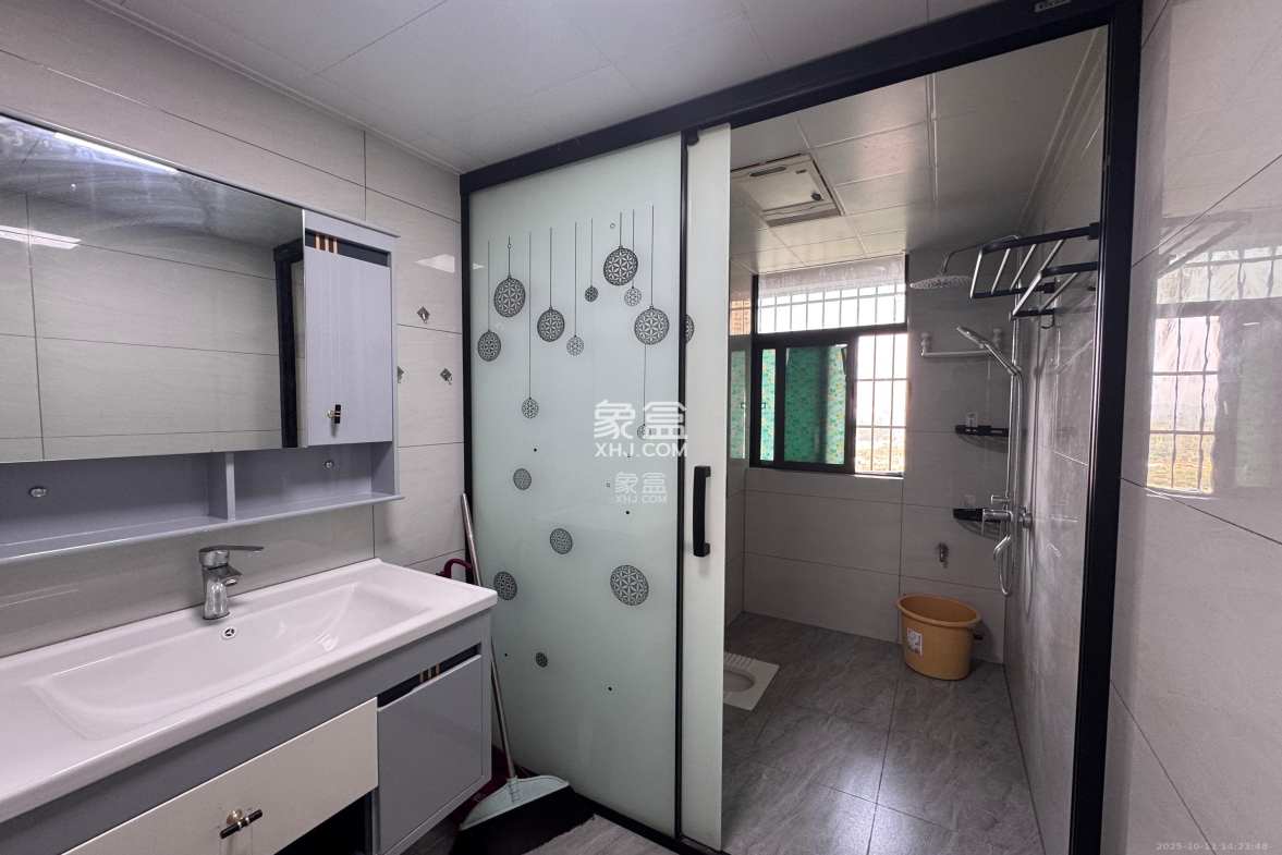 长郡旁牛津街(瑞凯滨江雅苑) 3室2厅1卫 1700.0元/月 长郡旁牛津街(瑞凯滨江雅苑) 3室2厅1卫 1700.0元/月室内图