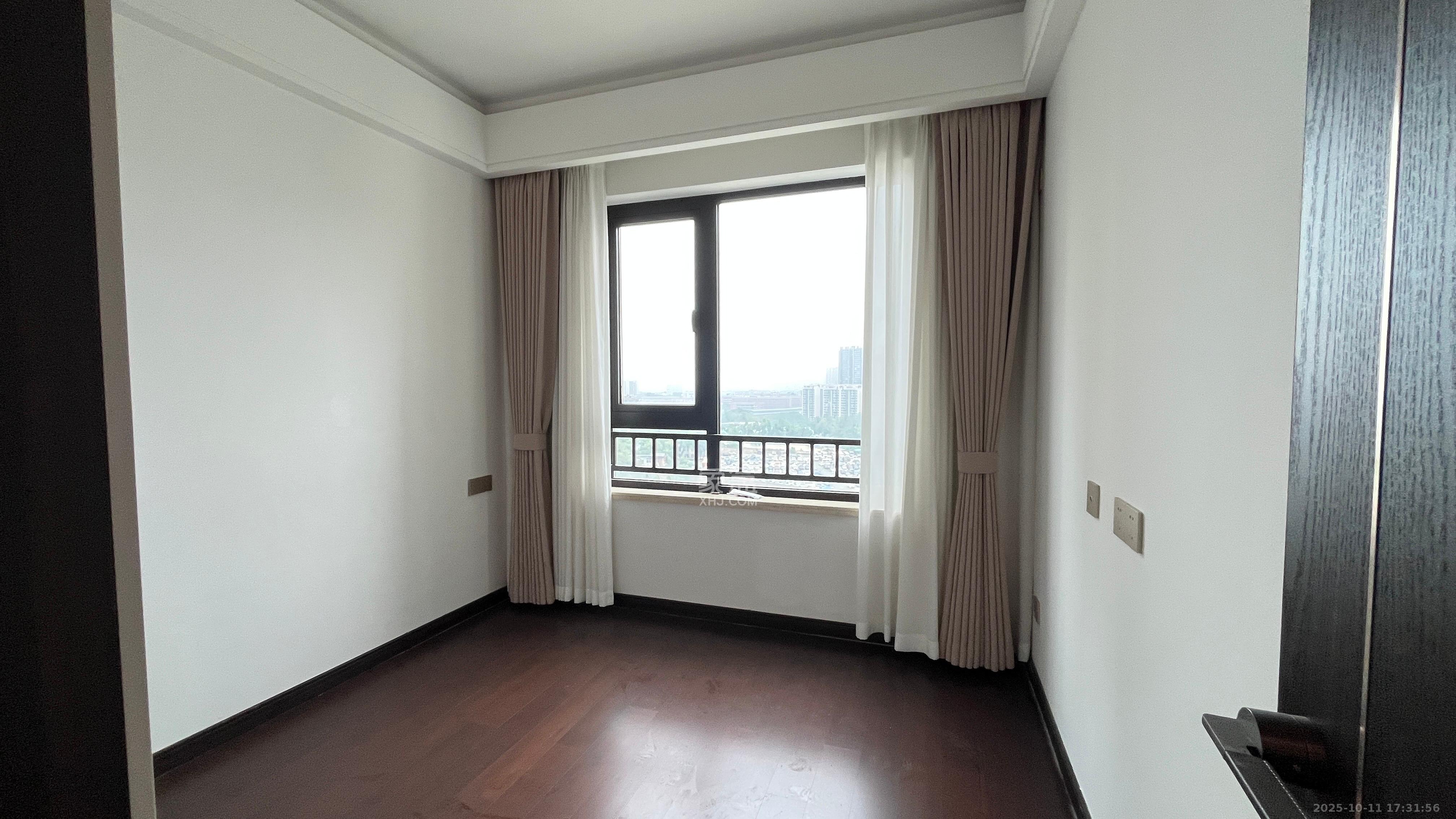 东原麓印长江B区 4室2厅2卫 4800.0元/月 东原麓印长江B区 4室2厅2卫 4800.0元/月室内图