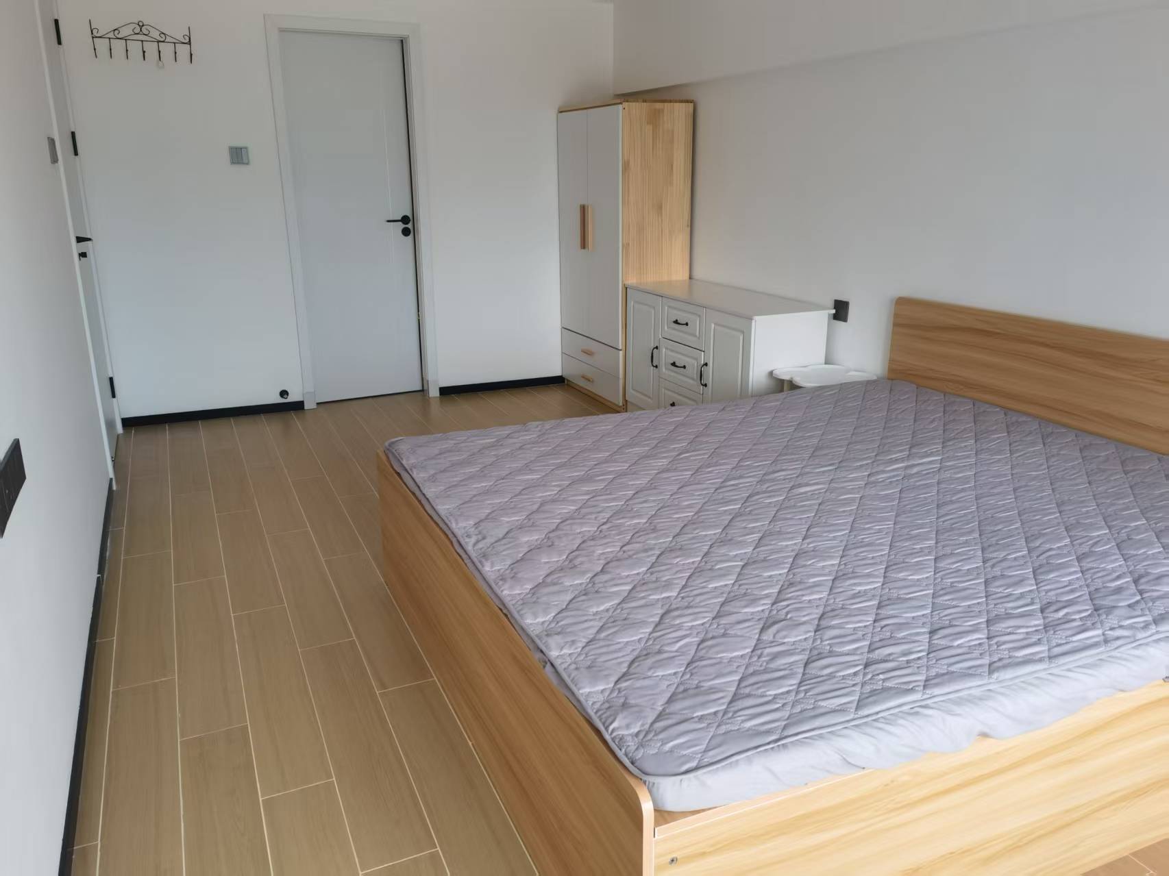 海航豪庭南苑  1室0厅0卫    2700.0元/月室内图