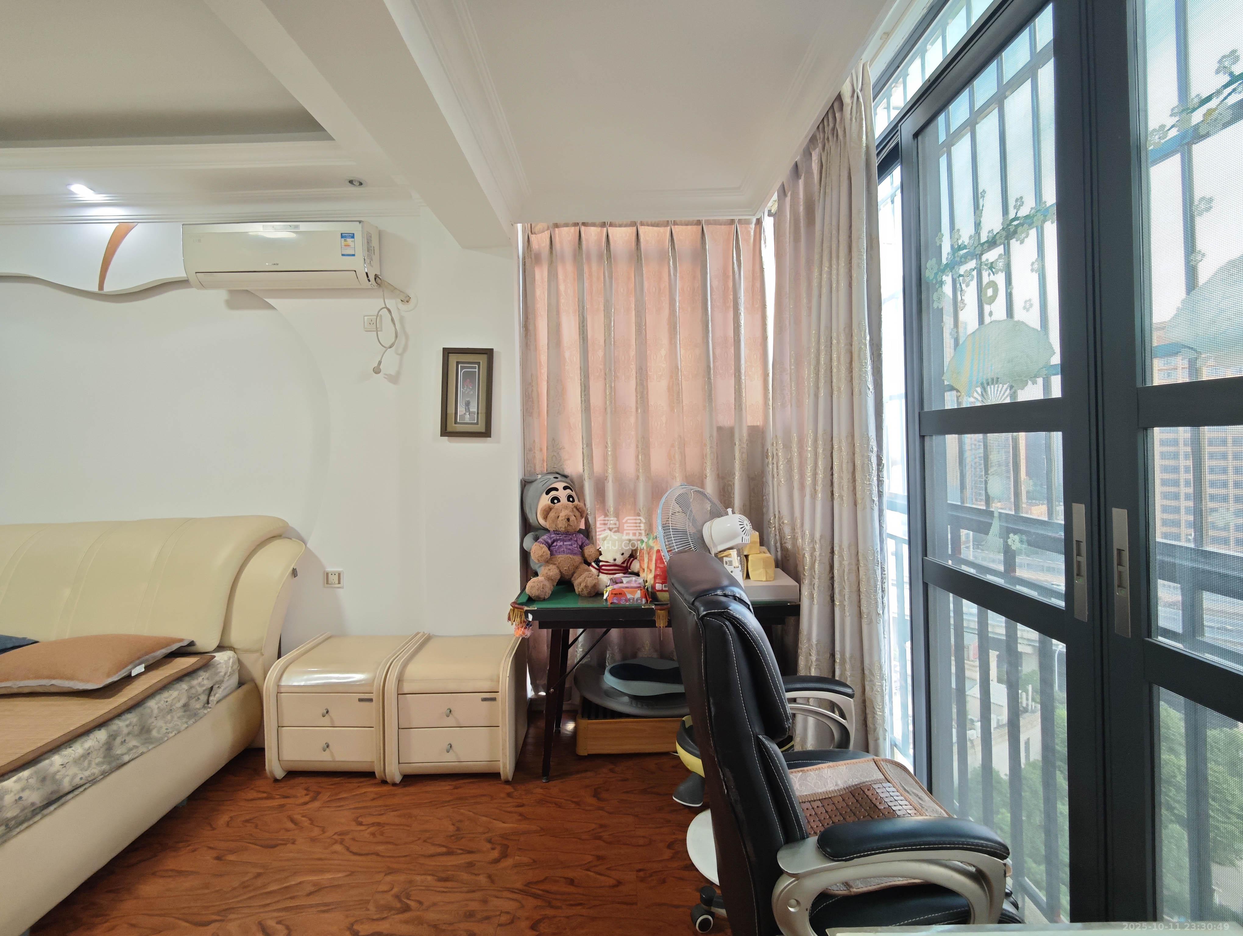 水岸天际（一期、二期）  1室2厅2卫    168.0万阳台