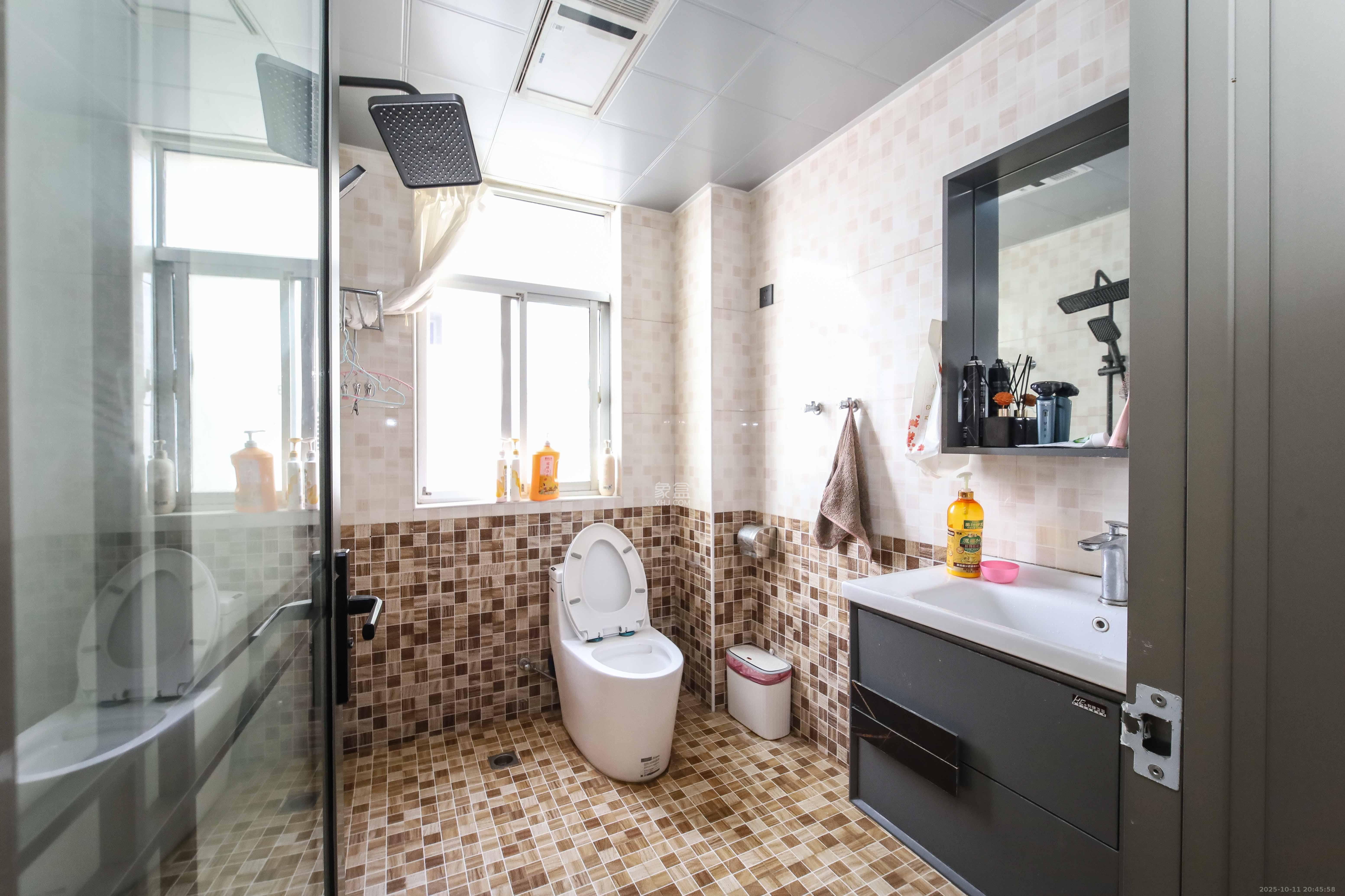 高桥现代商贸城 3室2厅2卫 88.0万 高桥现代商贸城 3室2厅2卫 88.0万卫生间