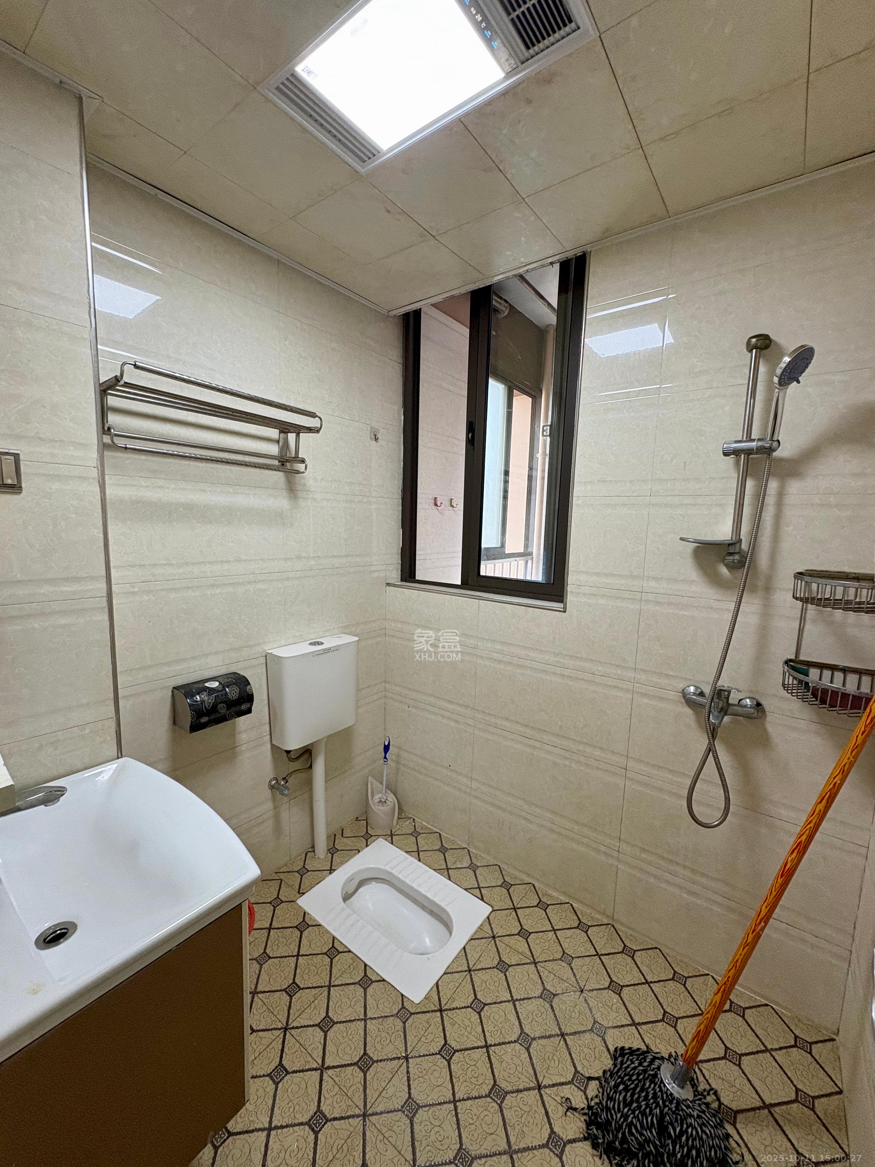 旭辉华庭  3室2厅1卫    1800.0元/月 旭辉华庭  3室2厅1卫    1800.0元/月室内图