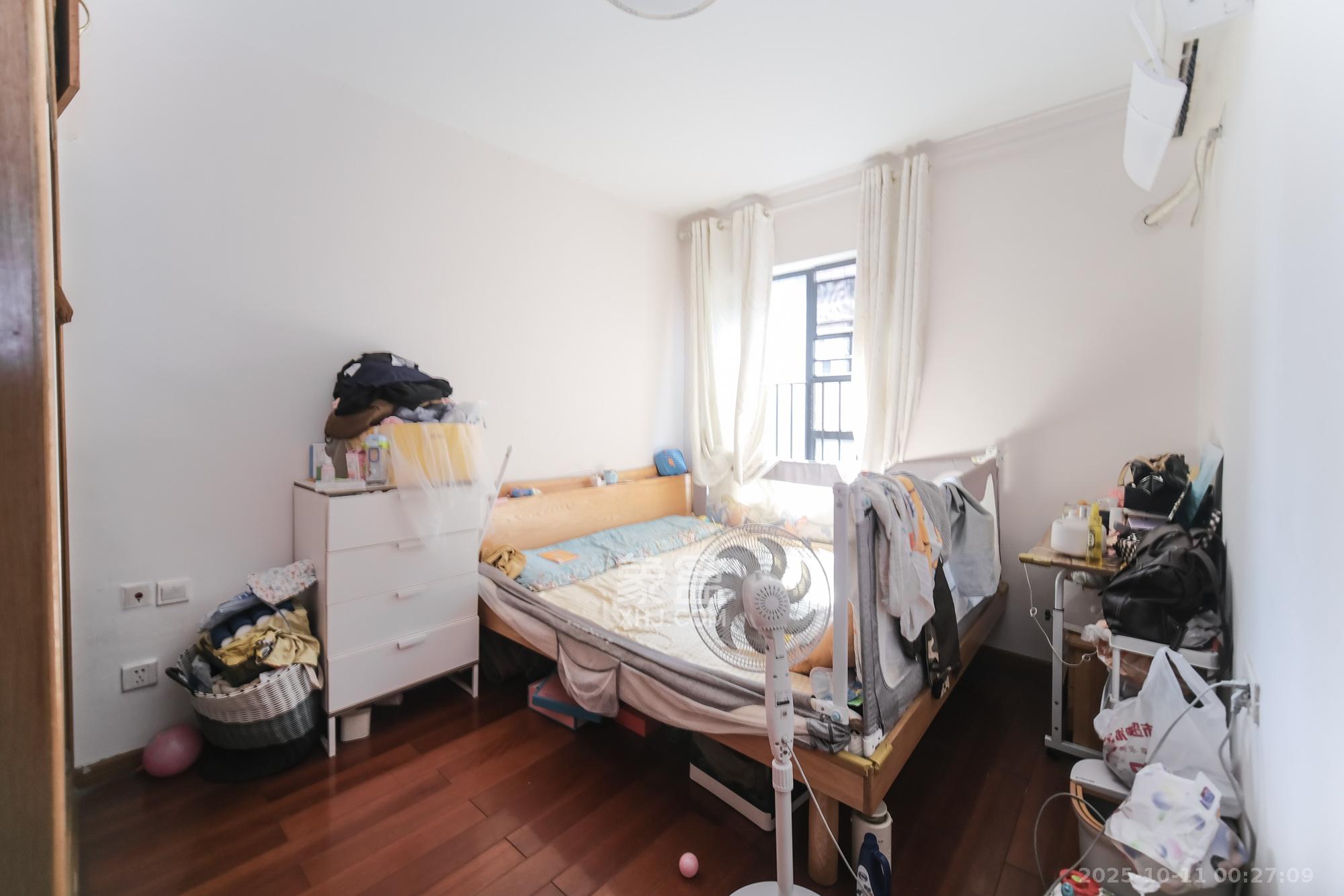 三一街区  3室2厅1卫    49.8万卧室