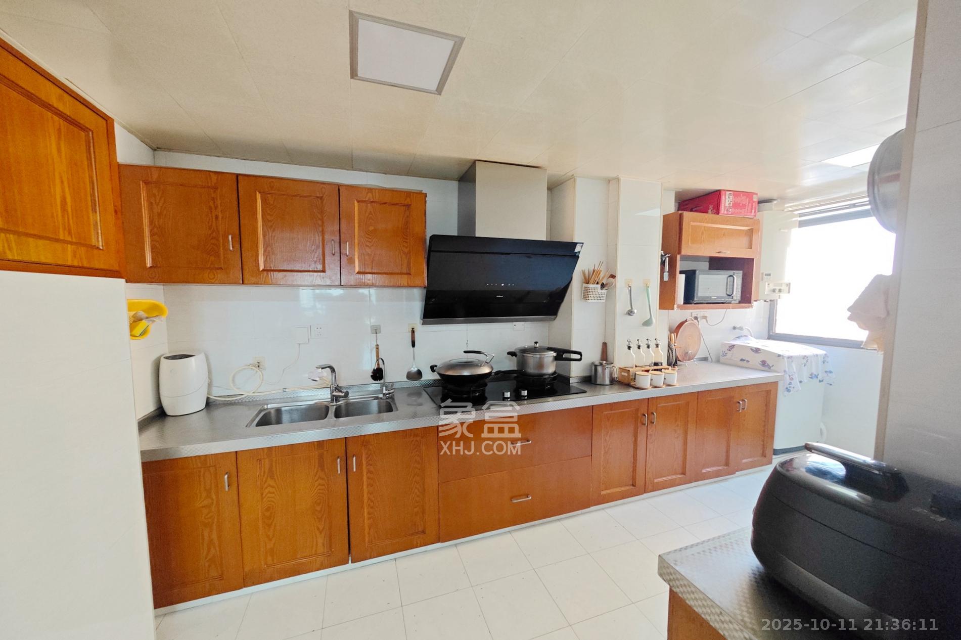 新城新世界一二三期  3室2厅2卫    118.0万 新城新世界一二三期  3室2厅2卫    118.0万厨房