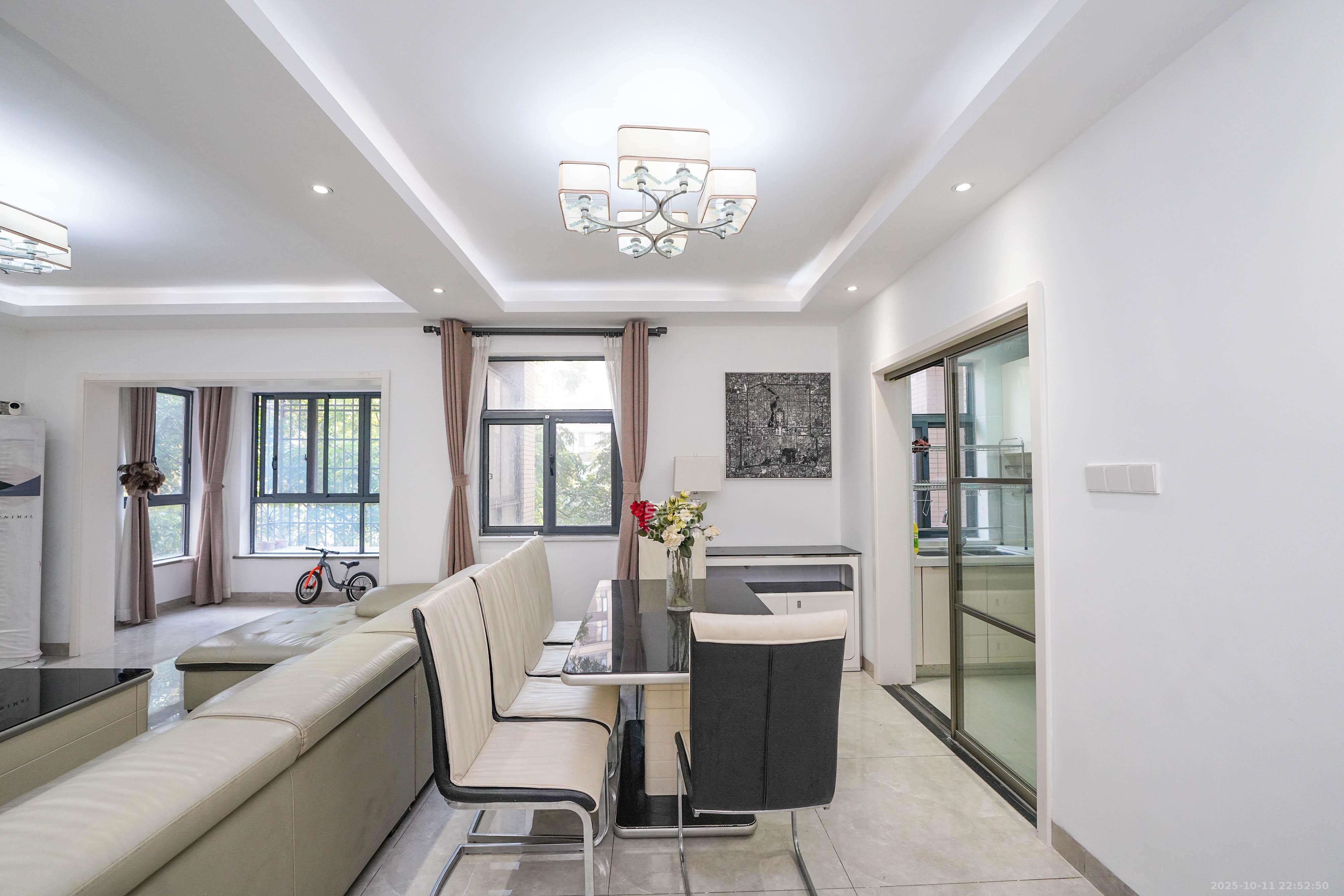 五矿紫湖香醍  3室2厅2卫    85.0万客厅