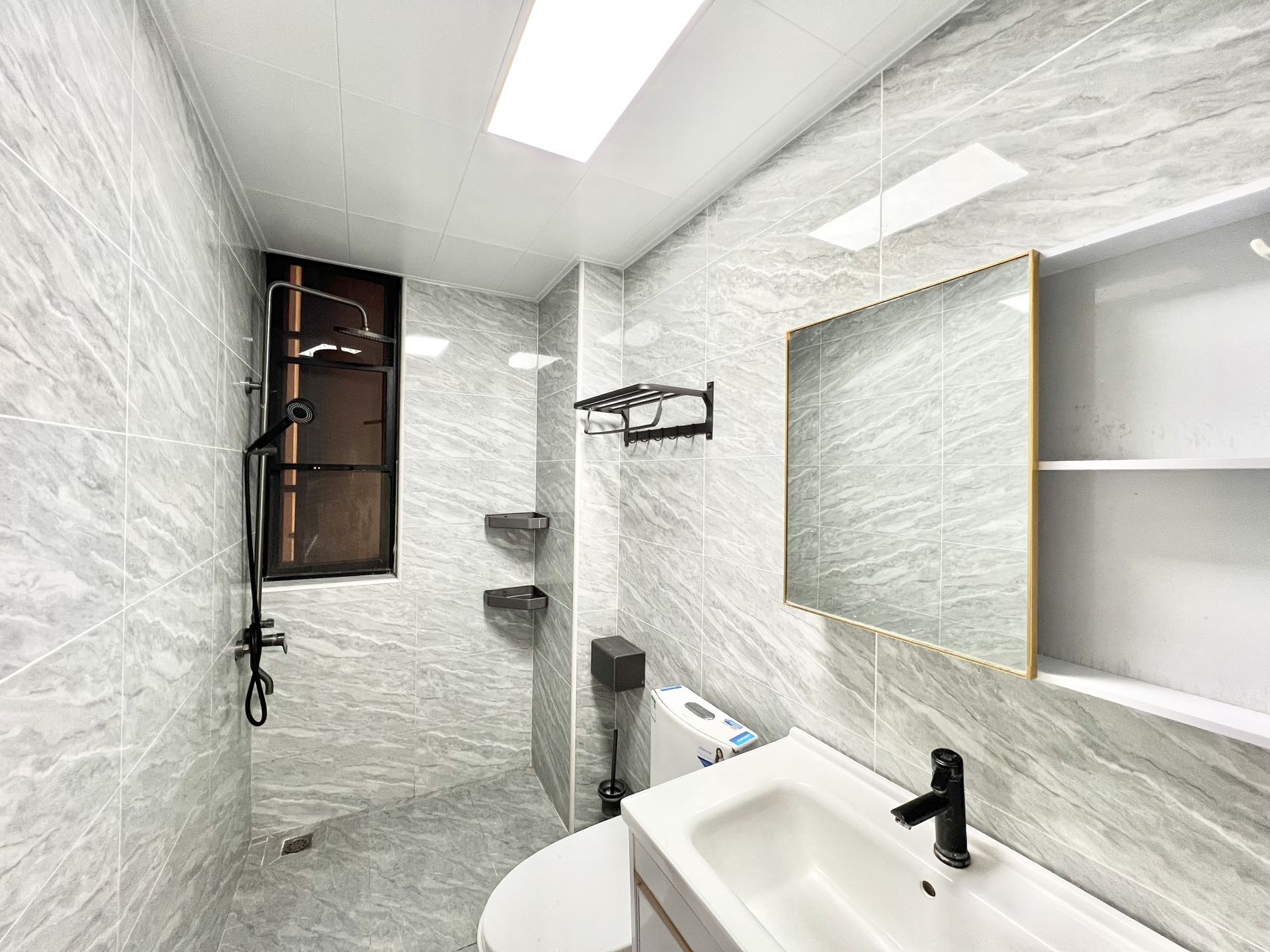 金城天鹅湖  3室2厅1卫    2400.0元/月室内图