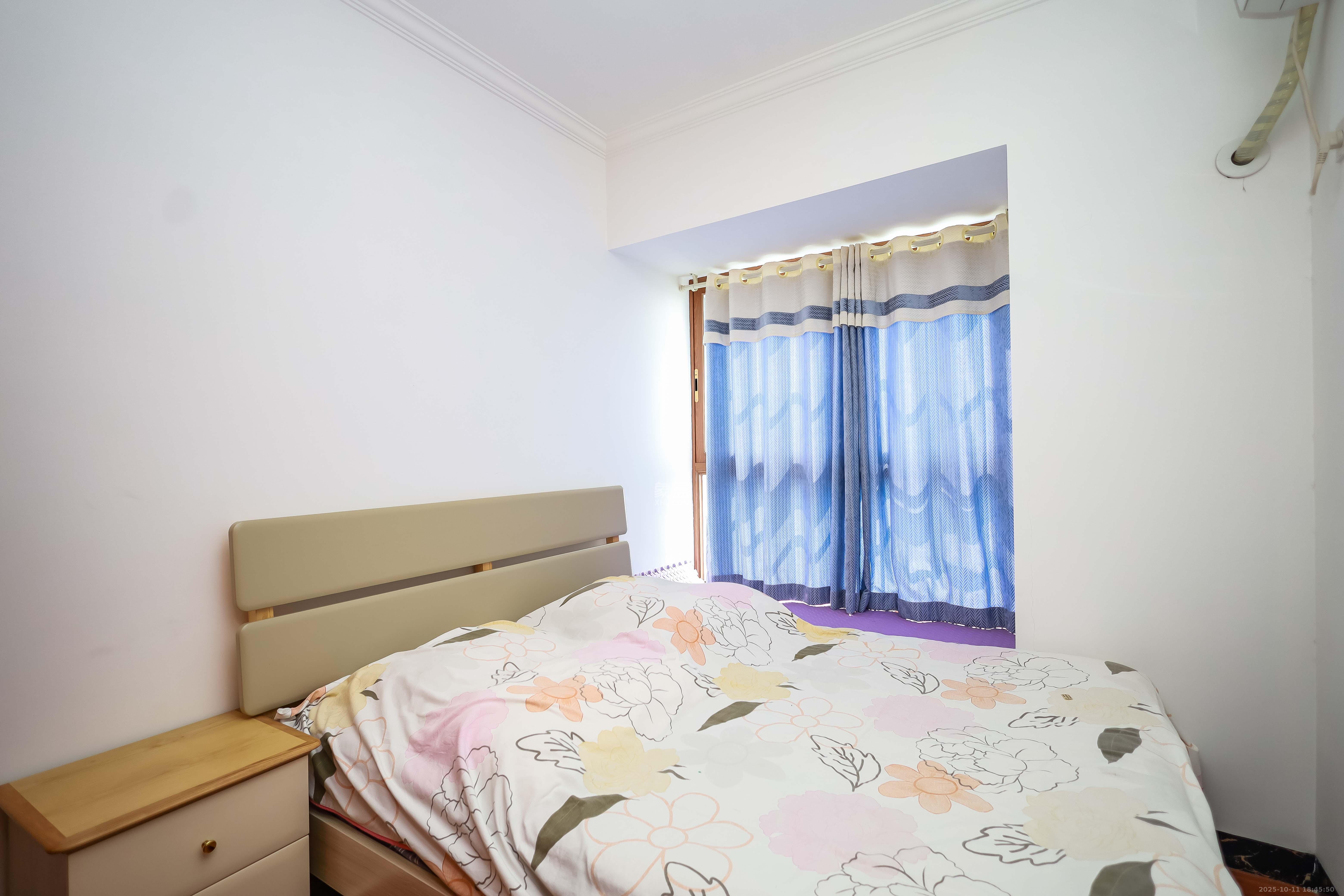 天麓尚层  3室2厅1卫    70.0万卧室