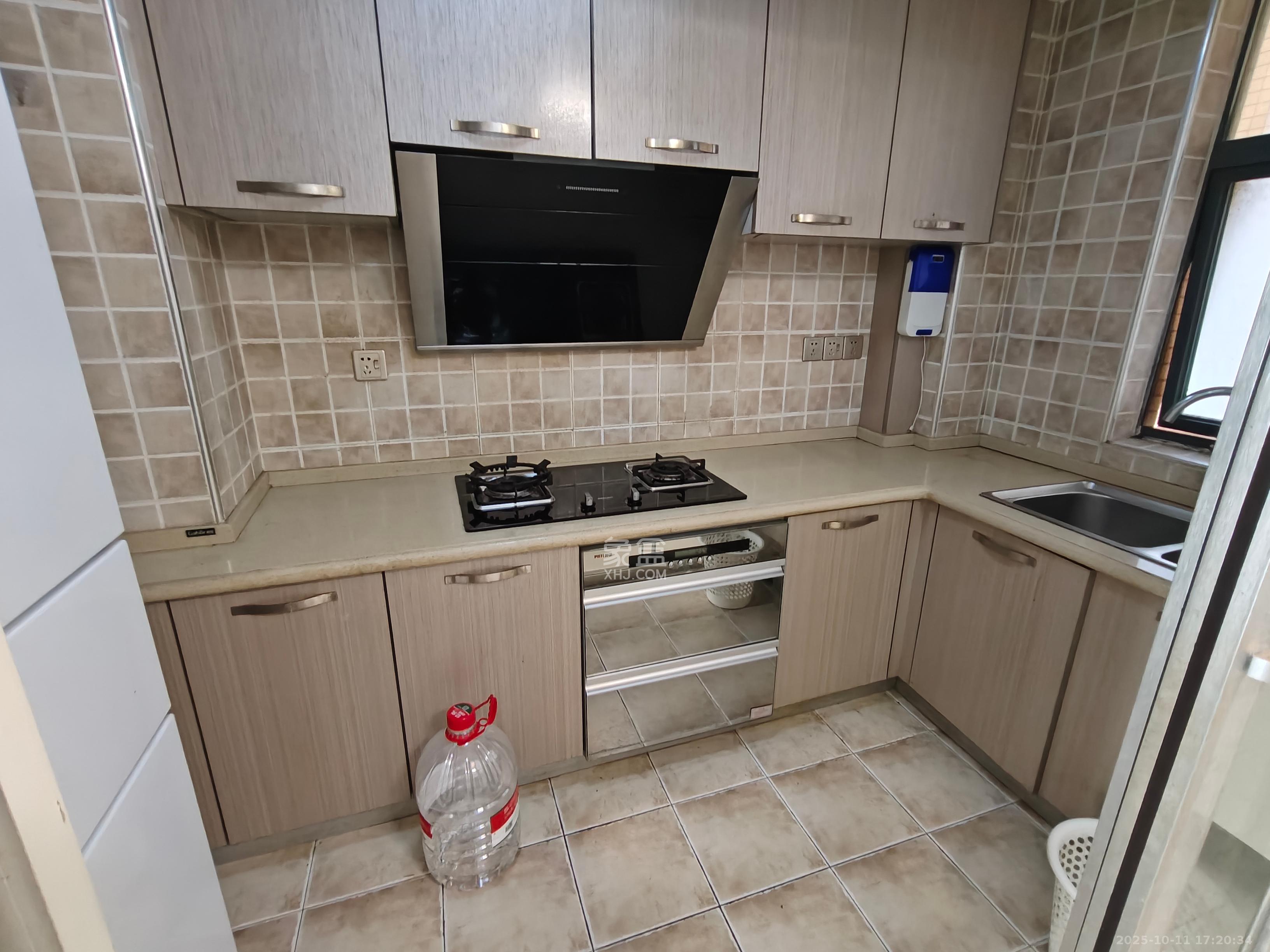 兰亭湾畔 2室2厅1卫 2800.0元/月 兰亭湾畔 2室2厅1卫 2800.0元/月室内图