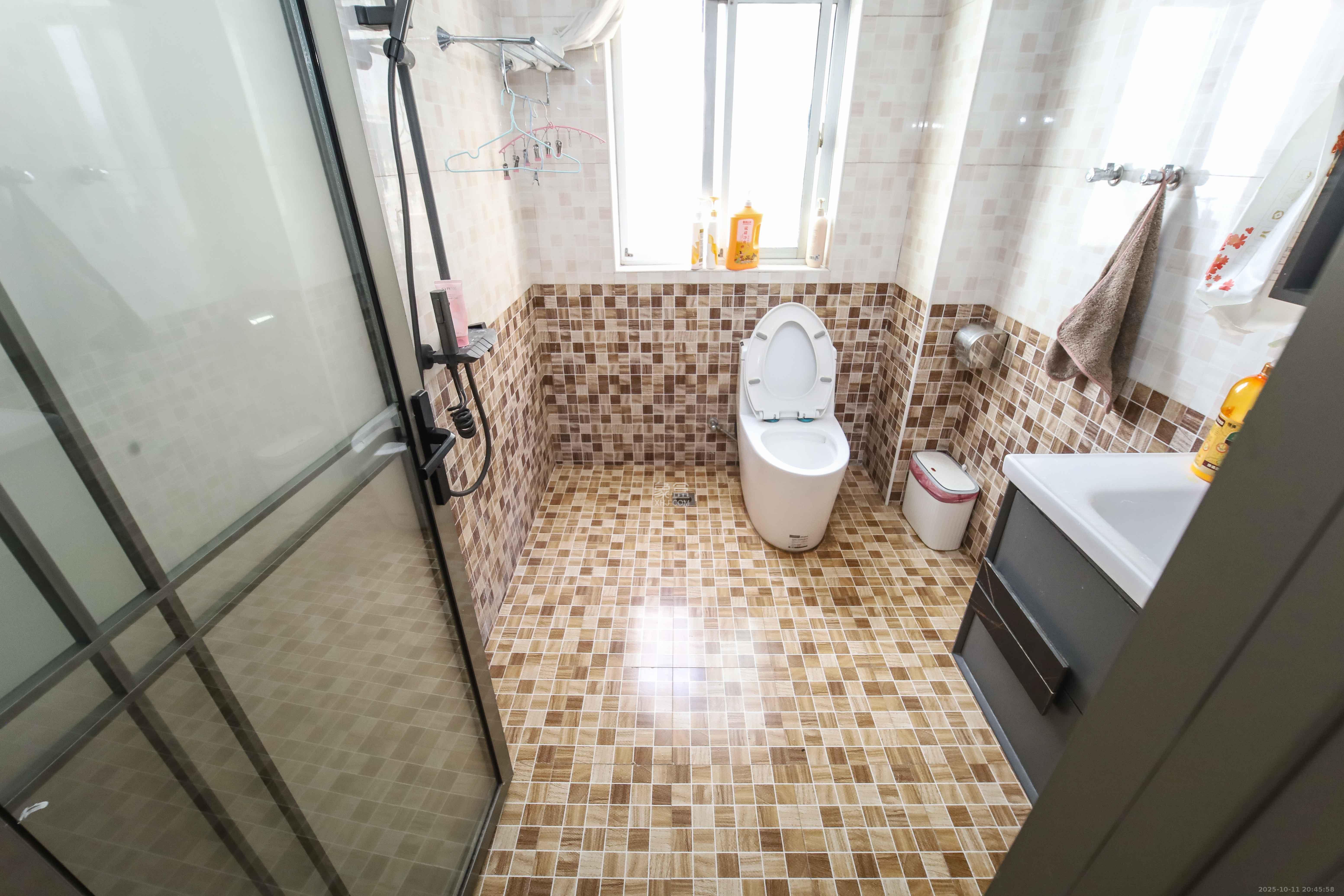 高桥现代商贸城 3室2厅2卫 88.0万 高桥现代商贸城 3室2厅2卫 88.0万卫生间