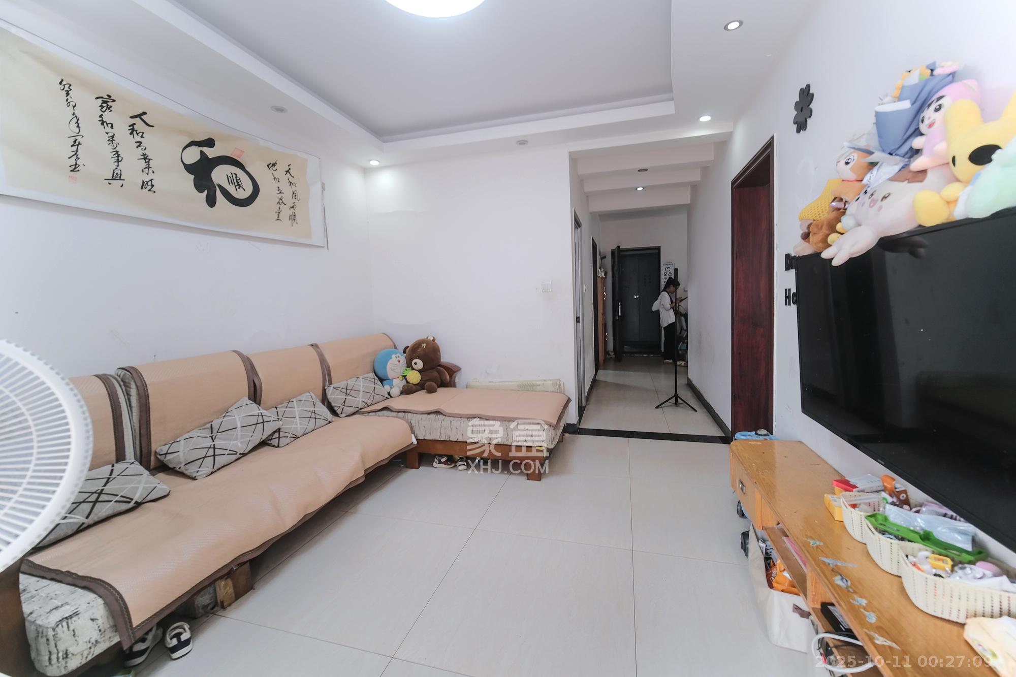 三一街区  3室2厅1卫    49.8万客厅