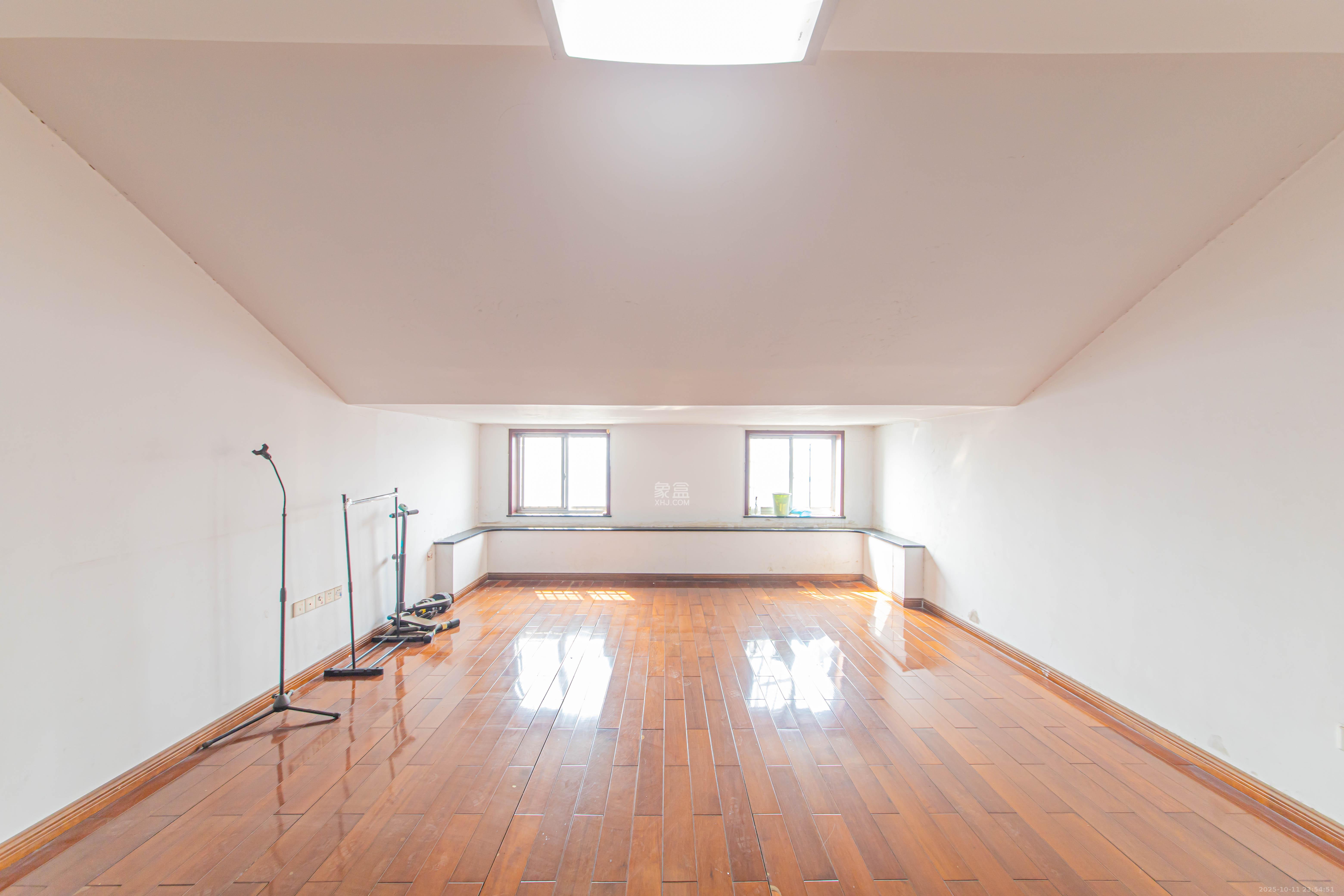 九峰小区(一二三四区) 4室2厅2卫 264.0万 九峰小区(一二三四区) 4室2厅2卫 264.0万卧室