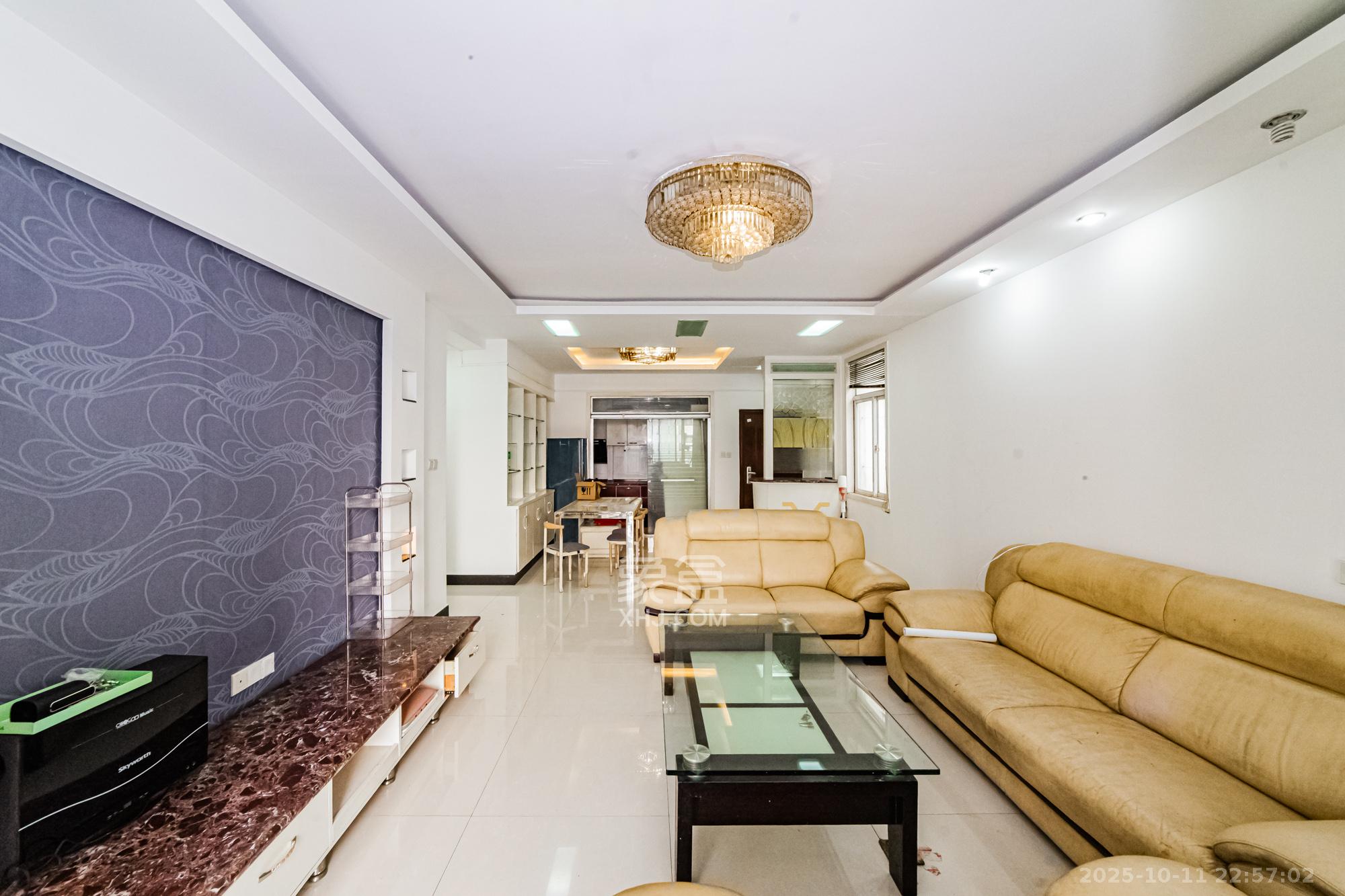 顺天黄金海岸 3室2厅1卫 85.0万 顺天黄金海岸 3室2厅1卫 85.0万客厅