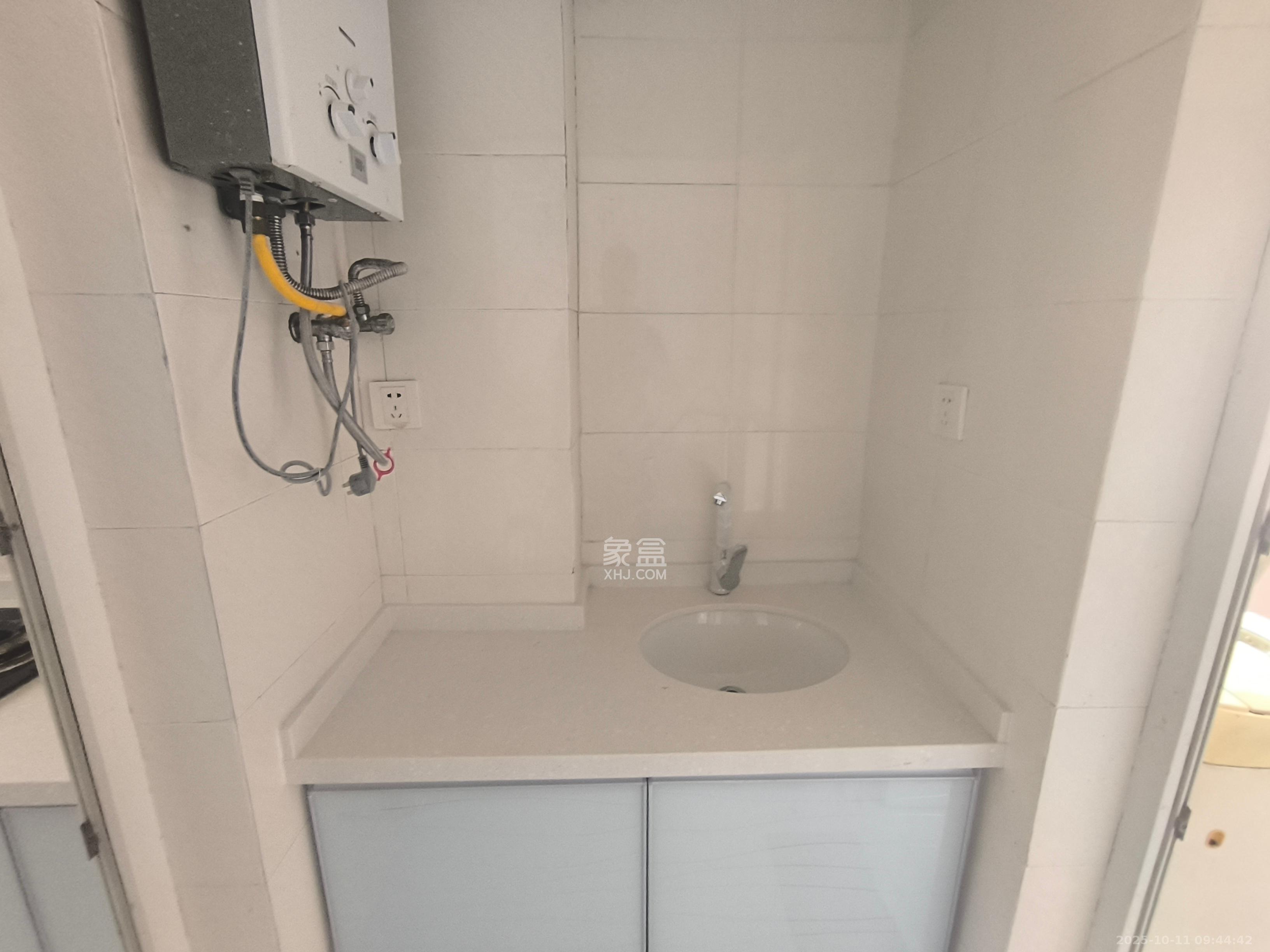 金碧文华 1室1厅1卫 1600.0元/月 金碧文华 1室1厅1卫 1600.0元/月室内图