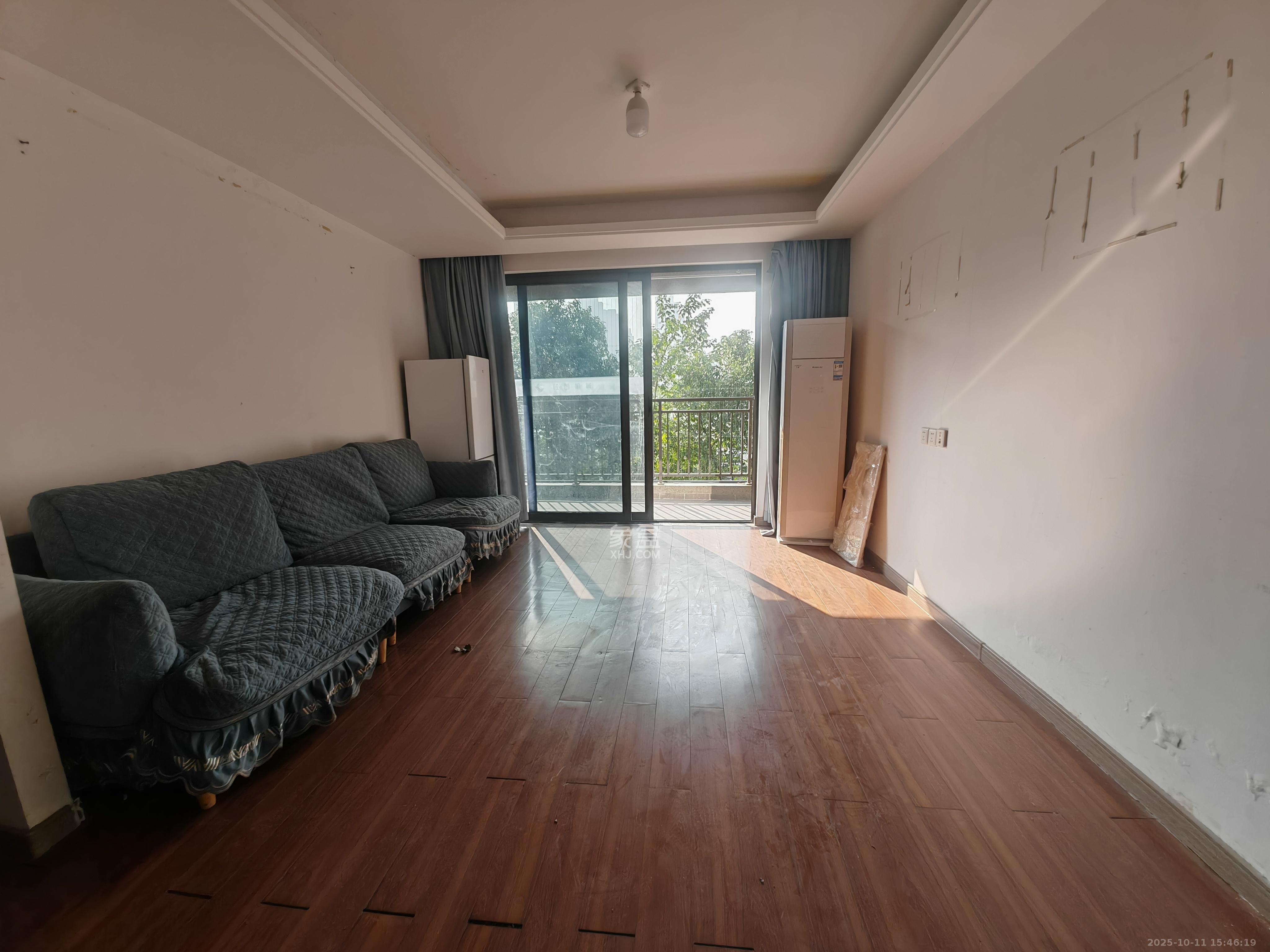 龙湖水晶郦城  3室2厅2卫    3500.0元/月室内图