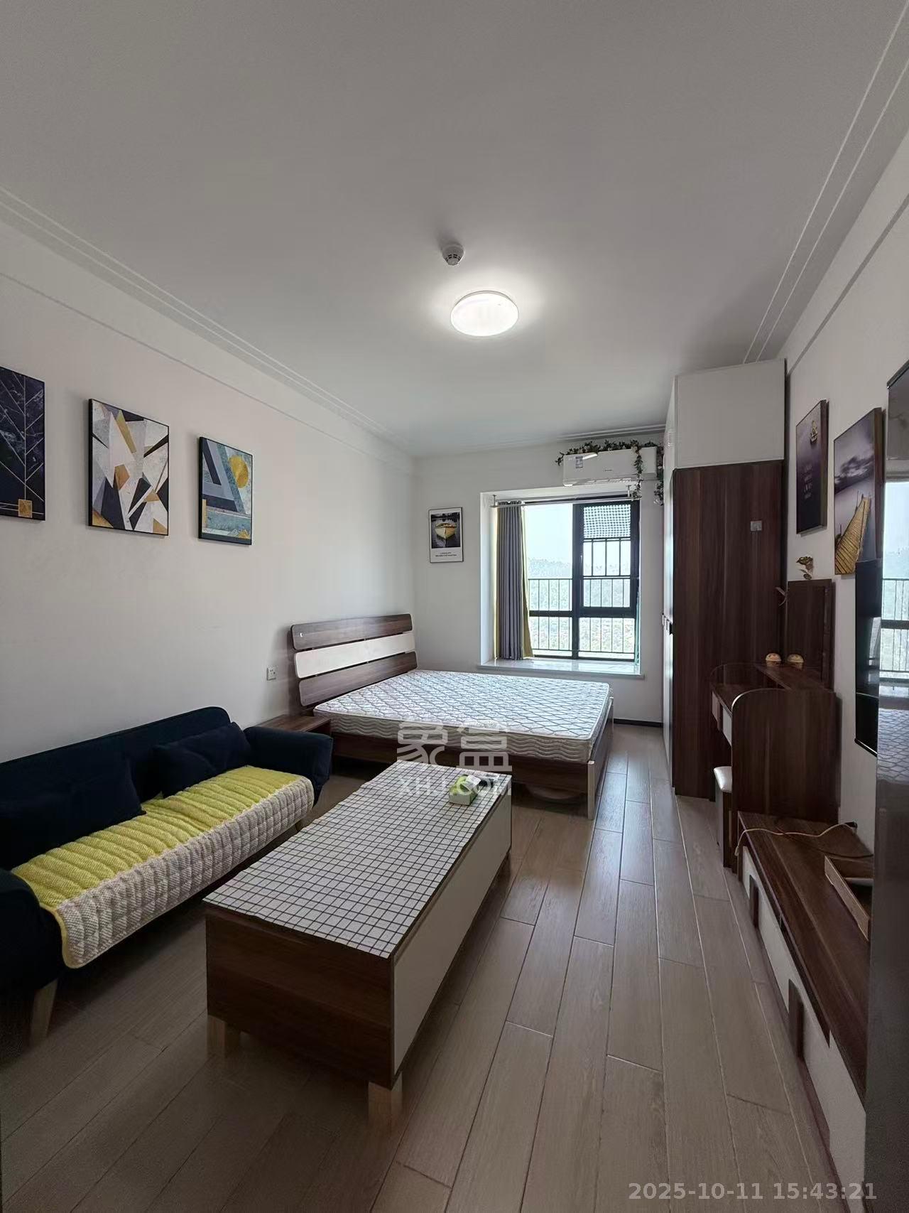 中海国际二期  1室1厅1卫    1400.0元/月 中海国际二期  1室1厅1卫    1400.0元/月