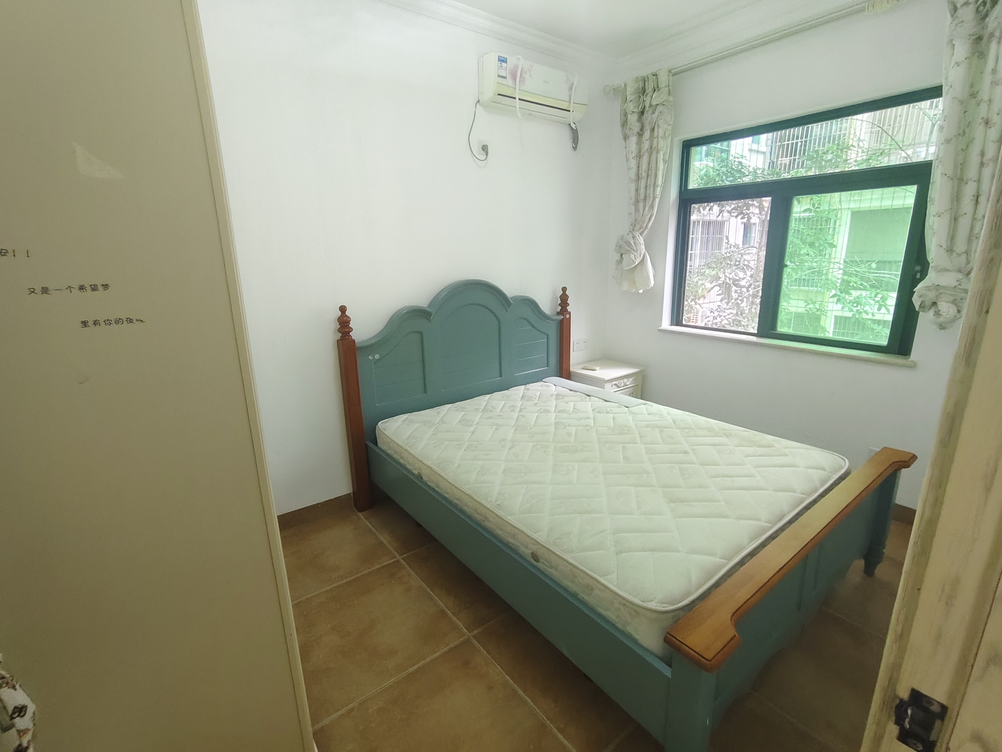 现代花园一期 2室2厅1卫 120.0万 现代花园一期 2室2厅1卫 120.0万客厅