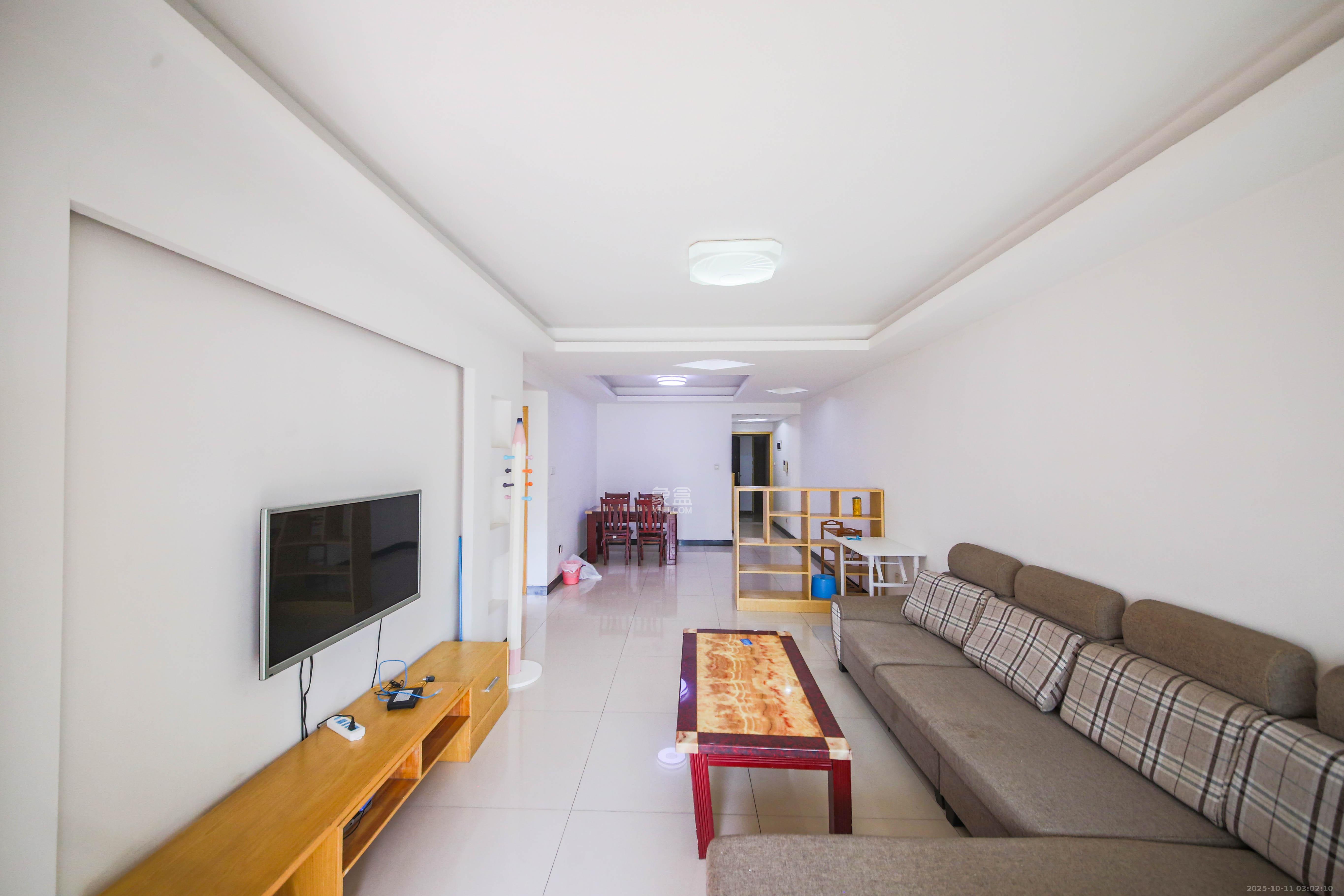 上峰苑(兰亭玥岛) 2室2厅1卫 68.0万 上峰苑(兰亭玥岛) 2室2厅1卫 68.0万客厅