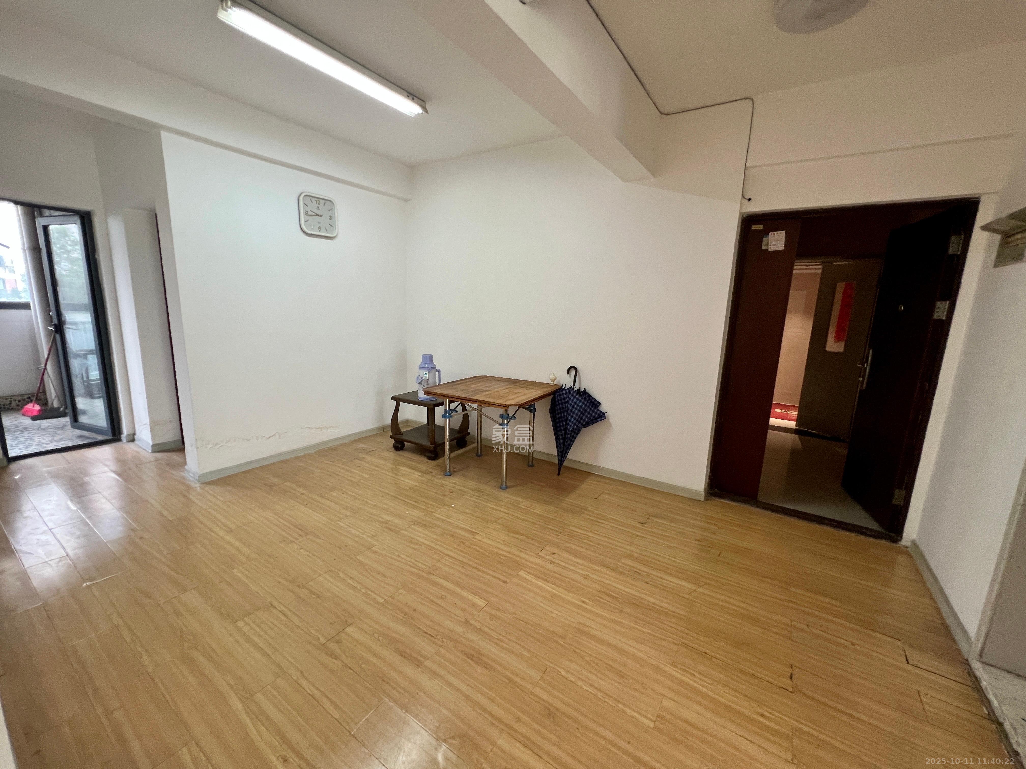 三万英尺  1室0厅2卫    3800.0元/月室内图