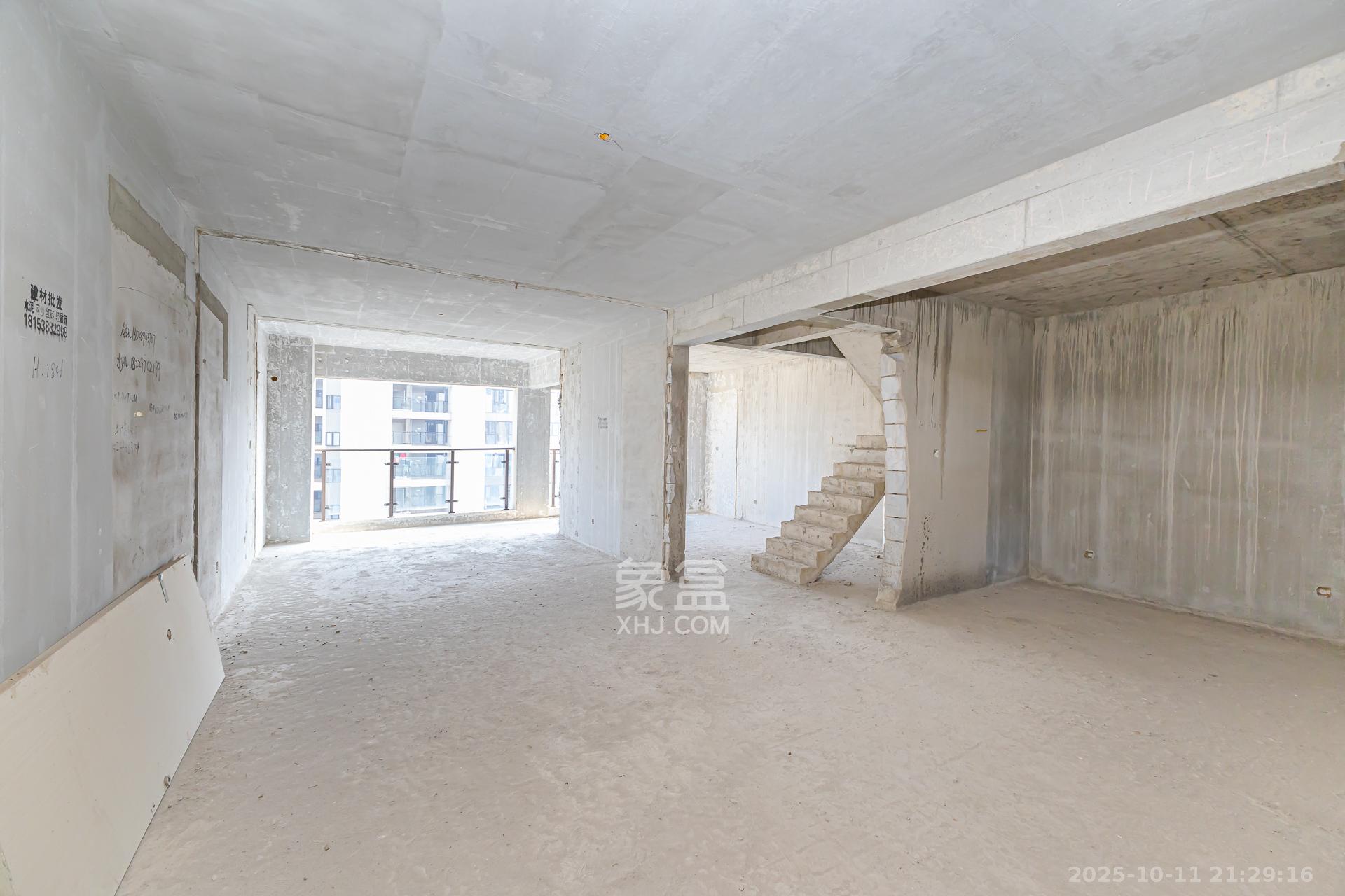 润和湘江天地C区 4室2厅2卫 110.0万 润和湘江天地C区 4室2厅2卫 110.0万客厅