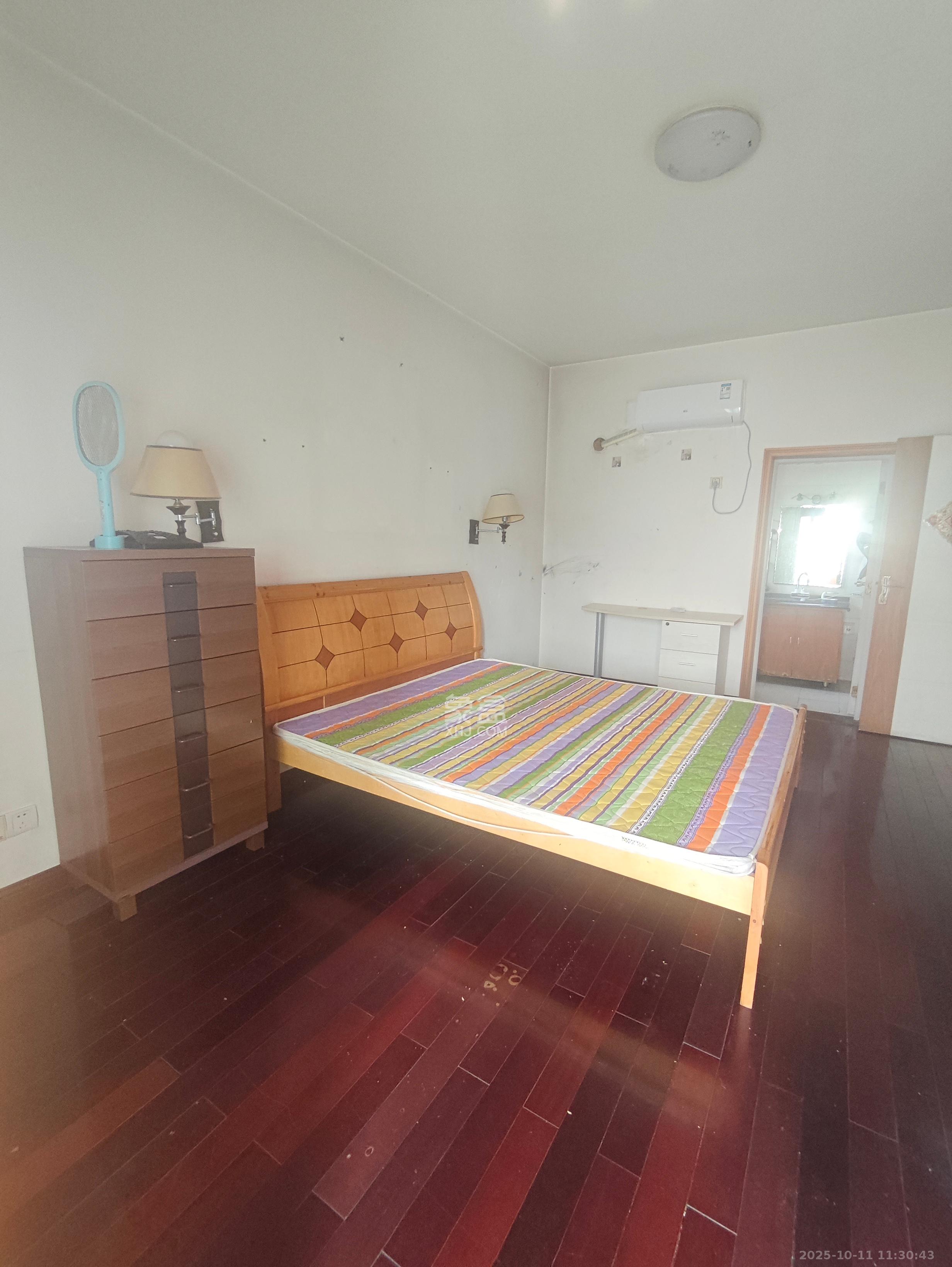 省建苑小区  3室2厅2卫    2600.0元/月室内图