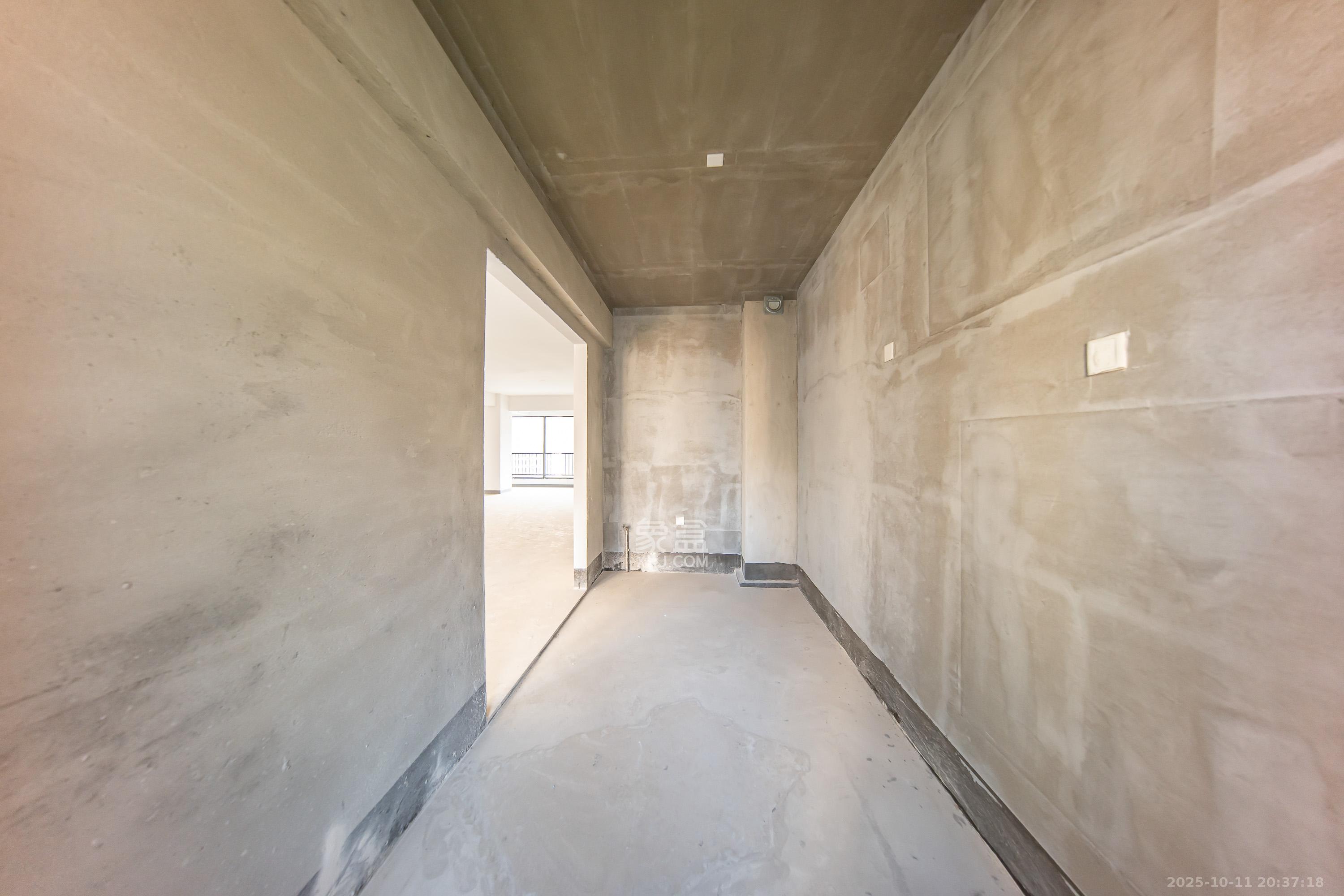 建投象山国际  6室2厅4卫    300.0万 建投象山国际  6室2厅4卫    300.0万厨房