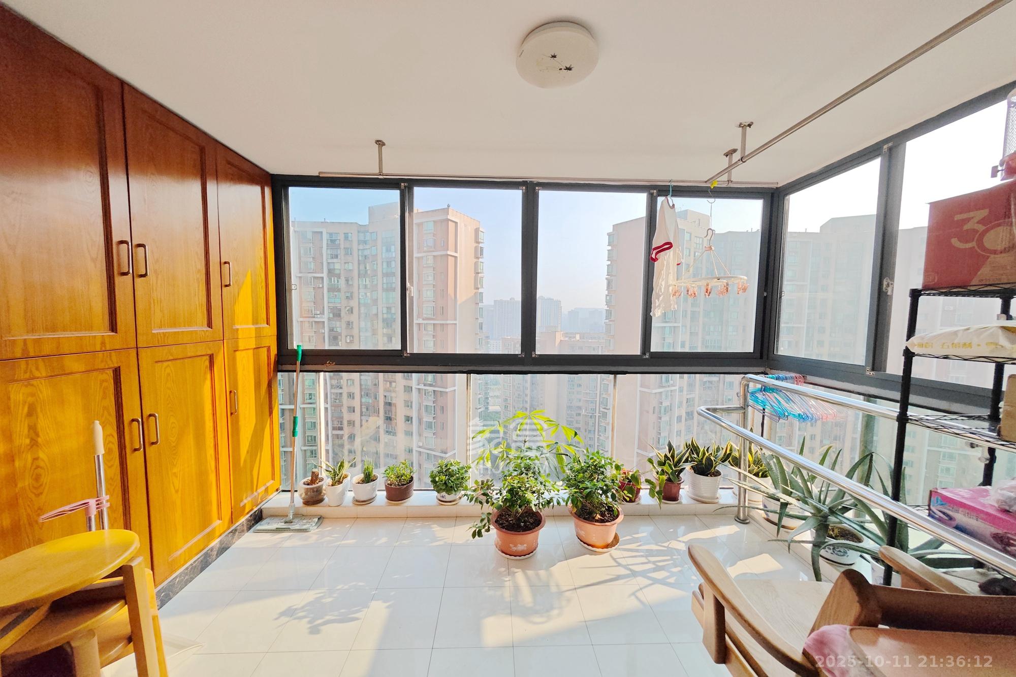 新城新世界一二三期  3室2厅2卫    118.0万 新城新世界一二三期  3室2厅2卫    118.0万阳台