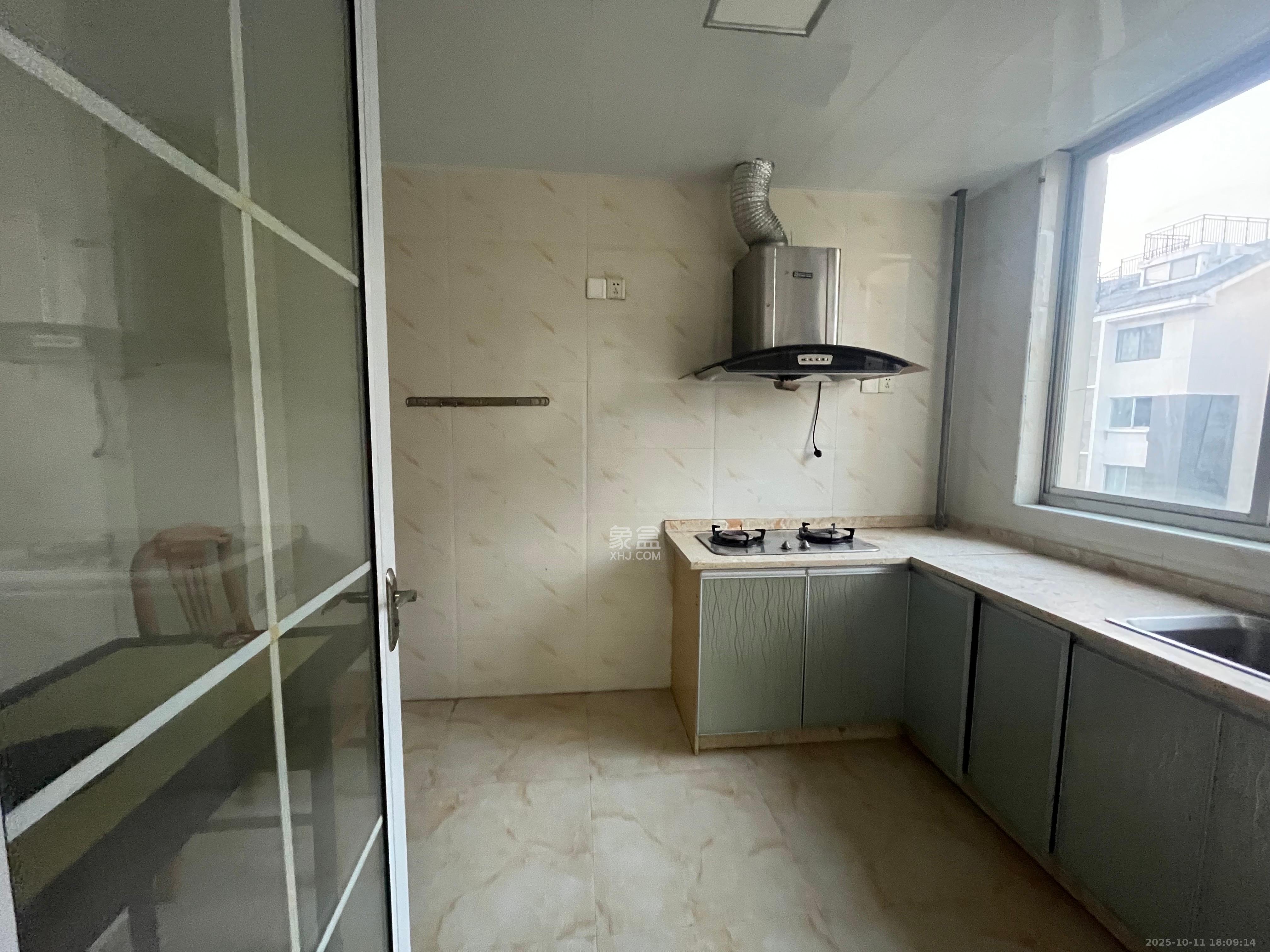 九峰小区（一二三四区）  4室2厅2卫    2400.0元/月室内图