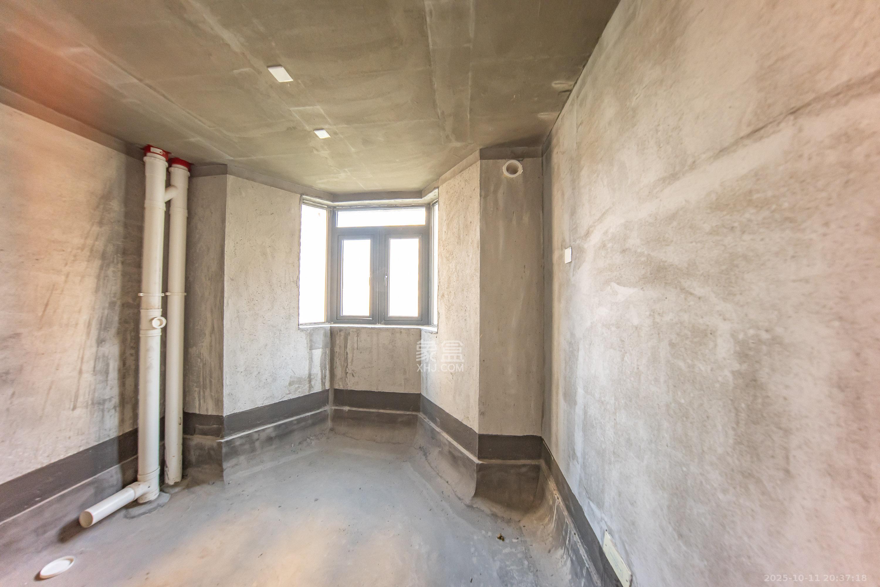 建投象山国际  6室2厅4卫    300.0万 建投象山国际  6室2厅4卫    300.0万卫生间