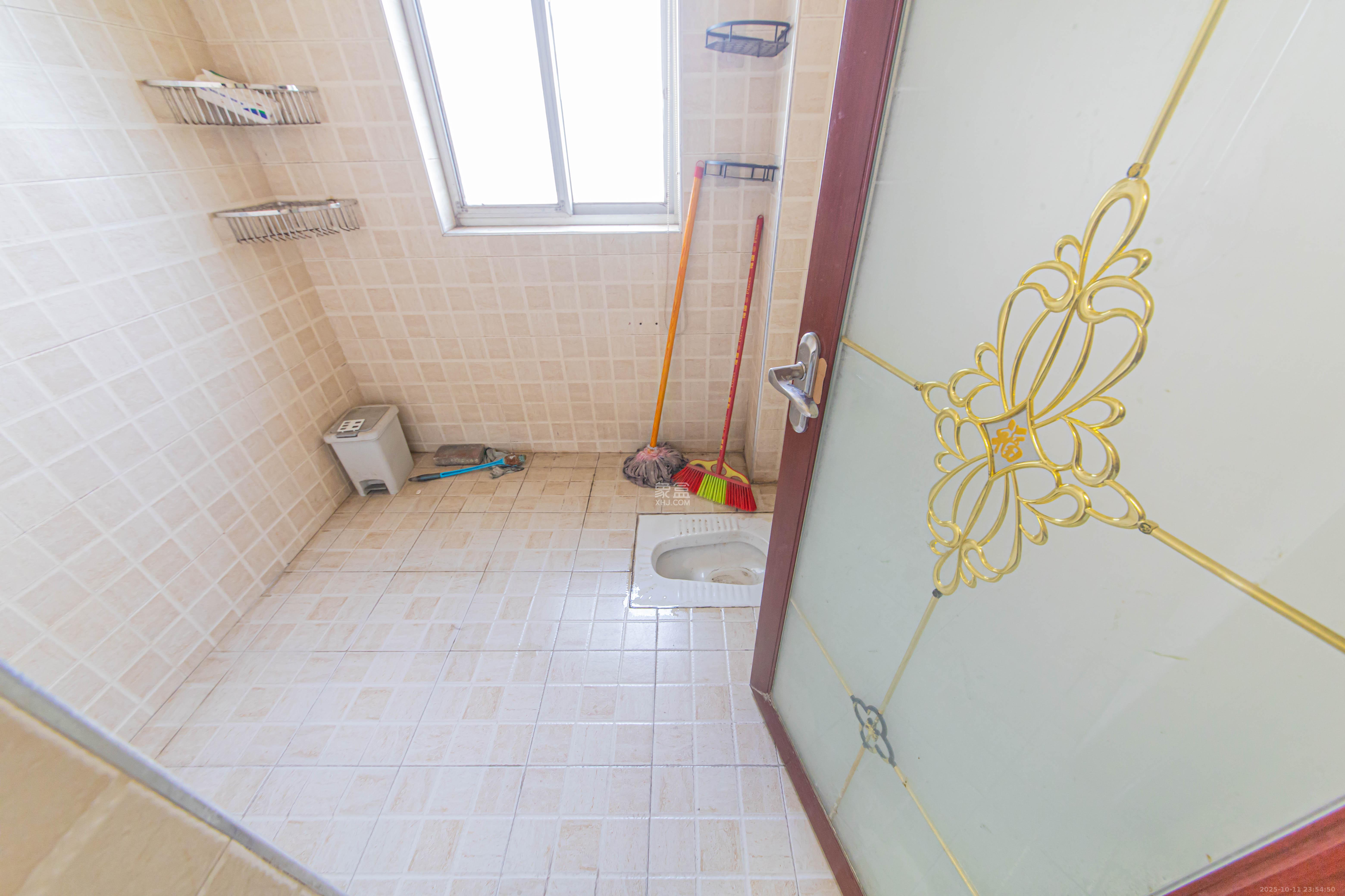 九峰小区(一二三四区) 4室2厅2卫 264.0万 九峰小区(一二三四区) 4室2厅2卫 264.0万卫生间