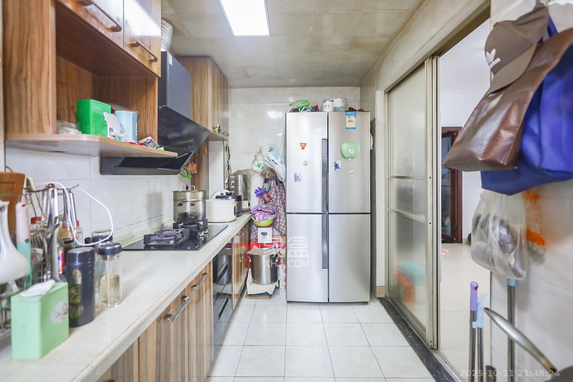 山水誉峰  3室2厅1卫    140.0万厨房