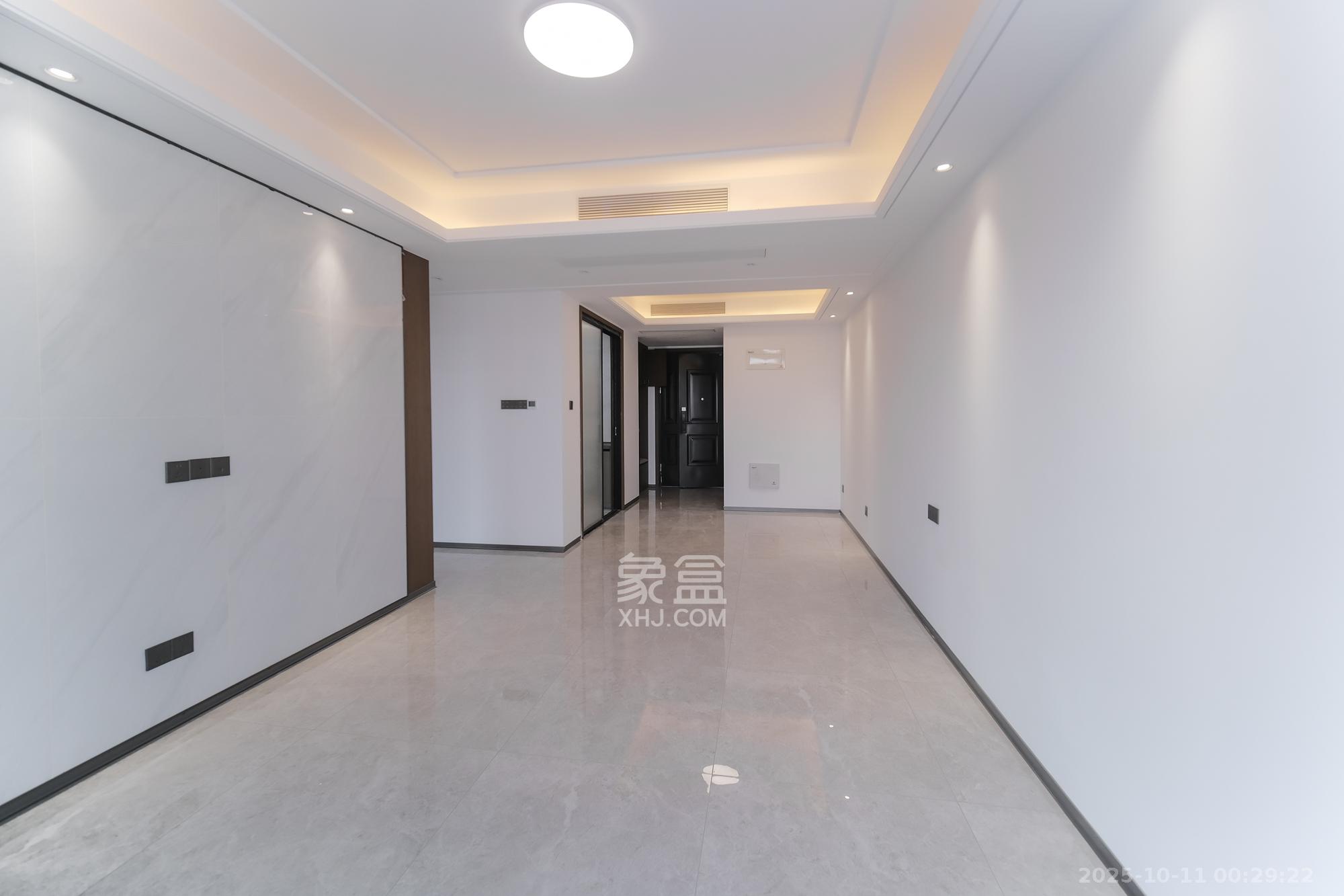 荣盛锦绣学府  3室2厅2卫    89.8万客厅