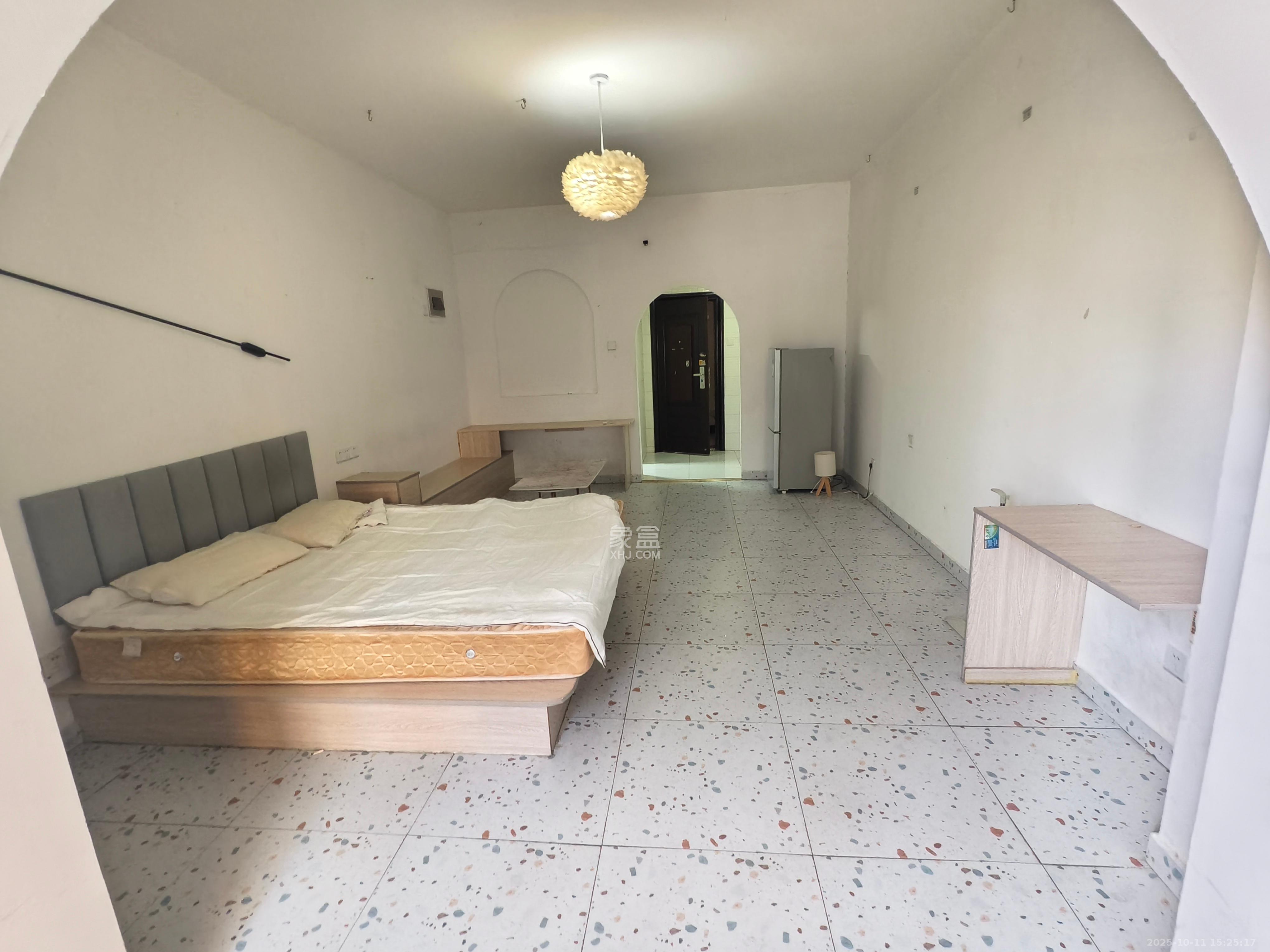 七彩丽都  1室1厅1卫    2000.0元/月室内图