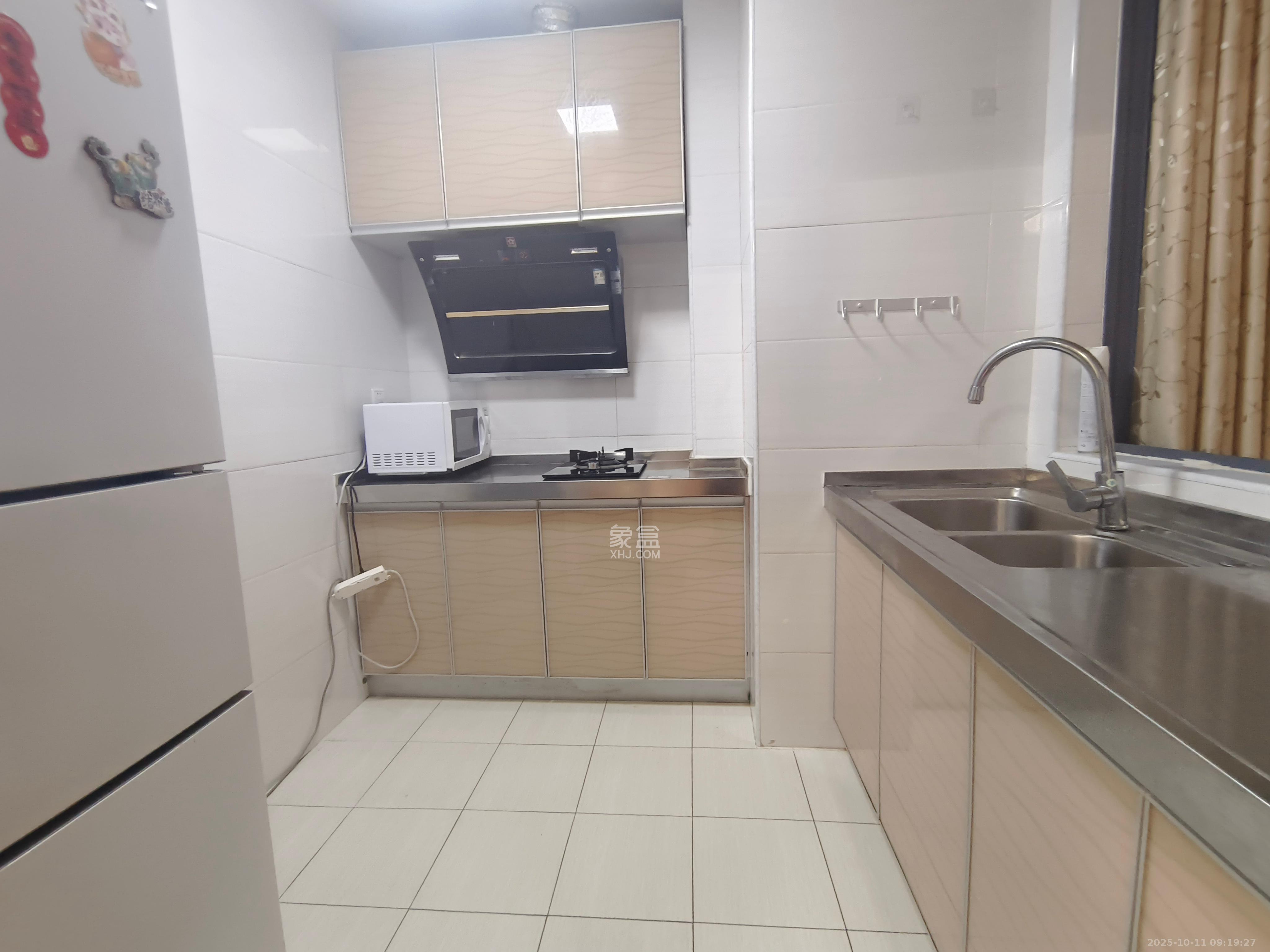 摩天一号  1室1厅1卫    2100.0元/月 摩天一号  1室1厅1卫    2100.0元/月室内图