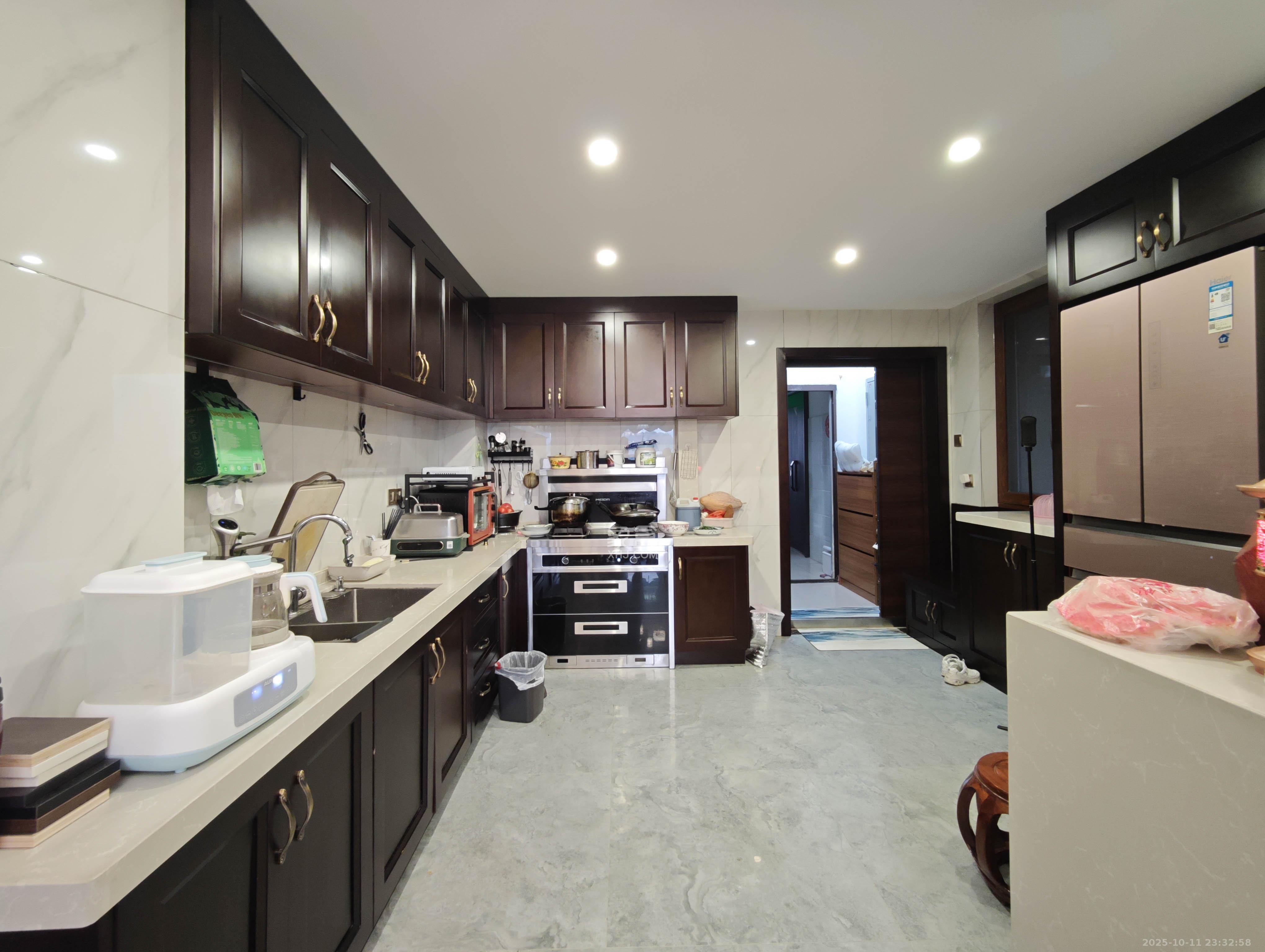 西湖鸿运佳苑  3室2厅2卫    98.0万 西湖鸿运佳苑  3室2厅2卫    98.0万其他