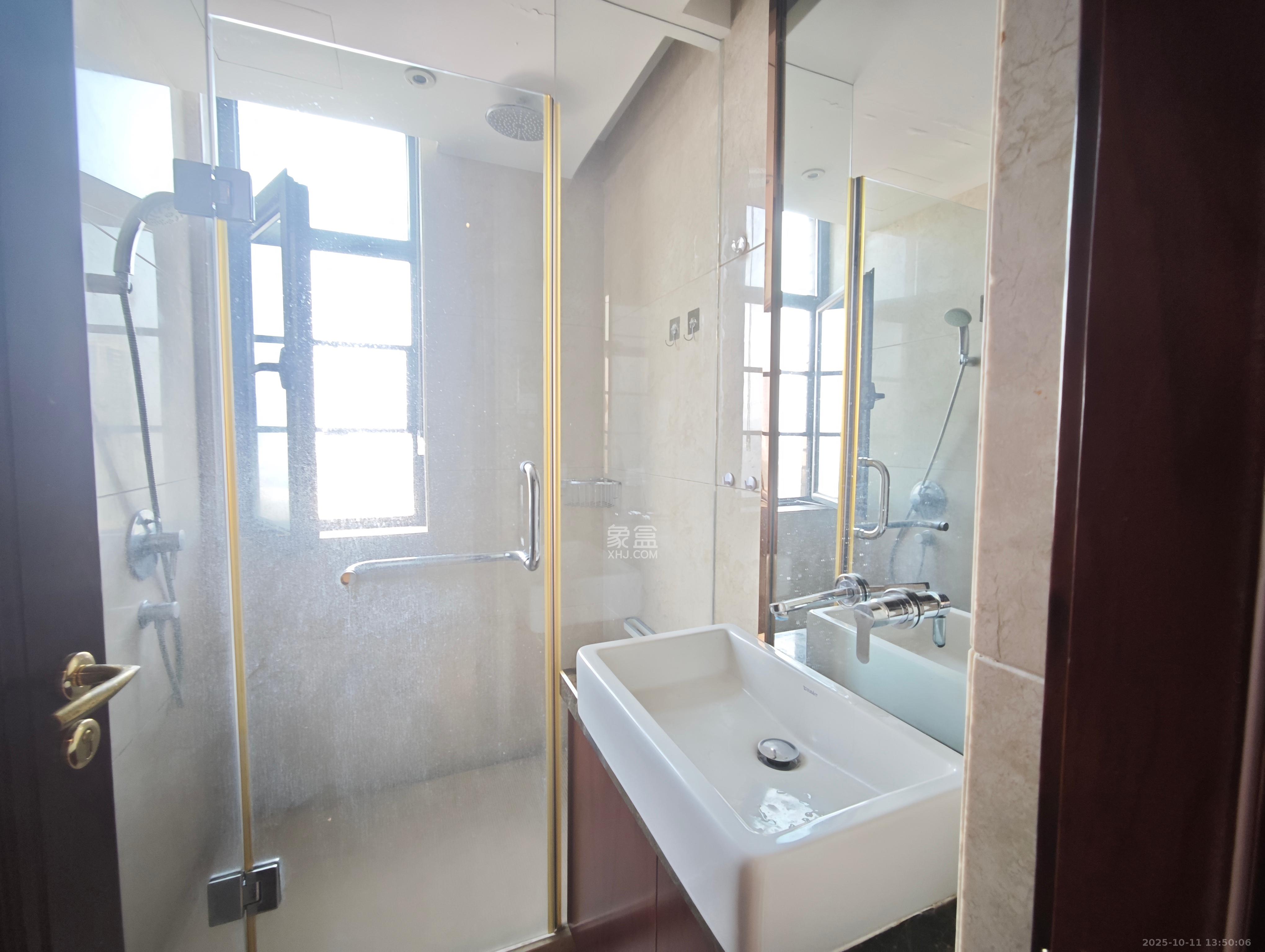 运达中央广场一、二期  3室2厅2卫    8000.0元/月室内图